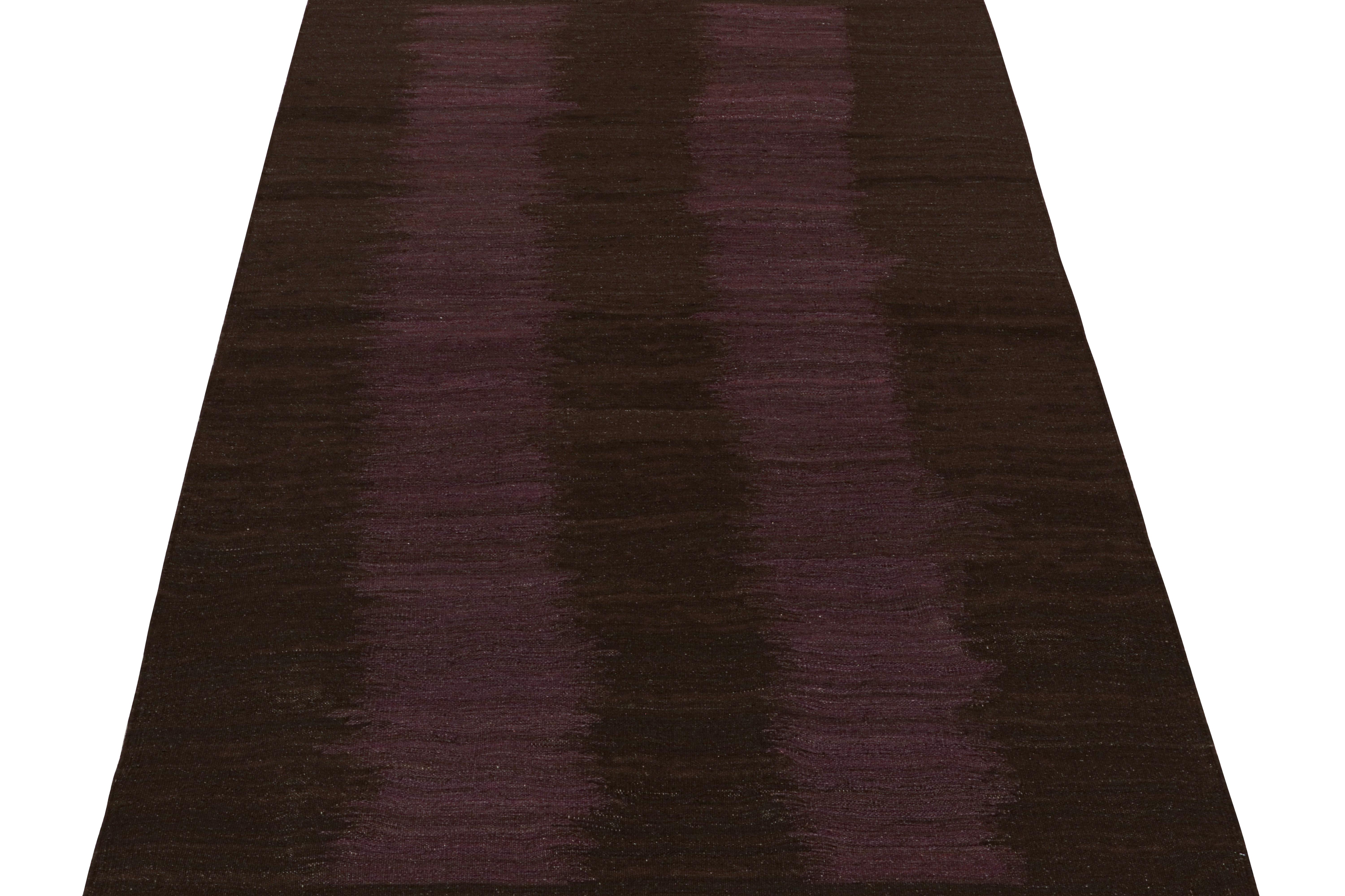 This contemporary 5x8 kilim rug is from an exciting new collection in Rug & Kilim's modern flat weaves. 

Handwoven in wool, this new style of our “Rez” Collection enjoys an almost abstract minimalist sensibility in its design. The look of columns