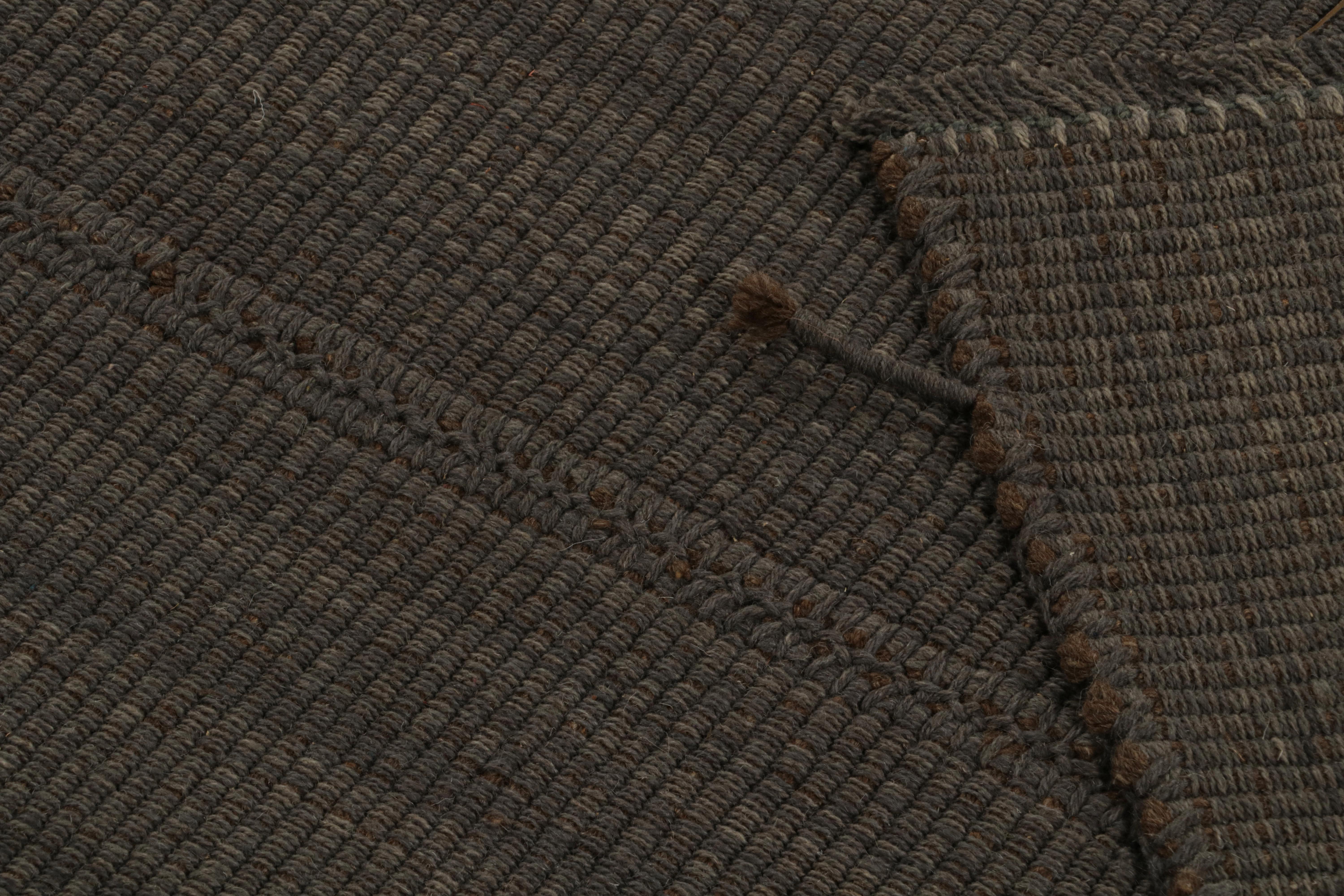 Rug & Kilim's Contemporary Kilim in Brown, mit beigefarbenen Akzenten (21. Jahrhundert und zeitgenössisch) im Angebot