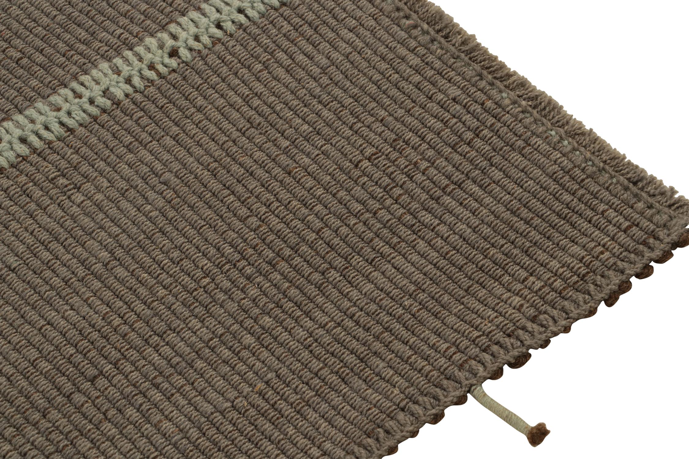 Kilim contemporáneo de Rug & Kilim en marrón con detalles azules Anudado a mano en venta