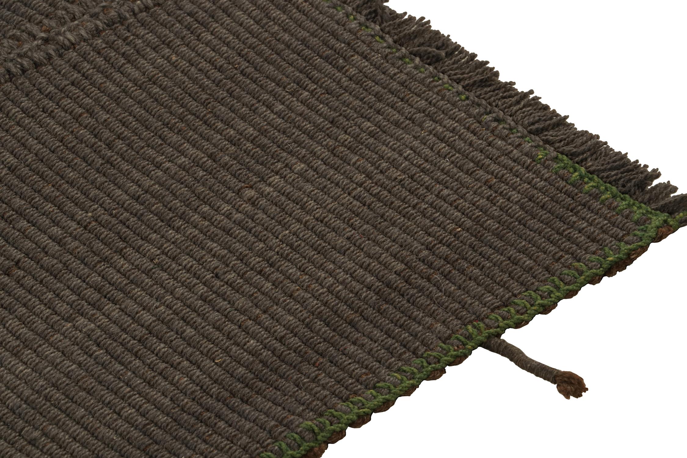 Noué à la main Rug & Kilim's Contemporary Kilim in Brown with Green Accents (Kilim contemporain en brun avec des accents verts) en vente