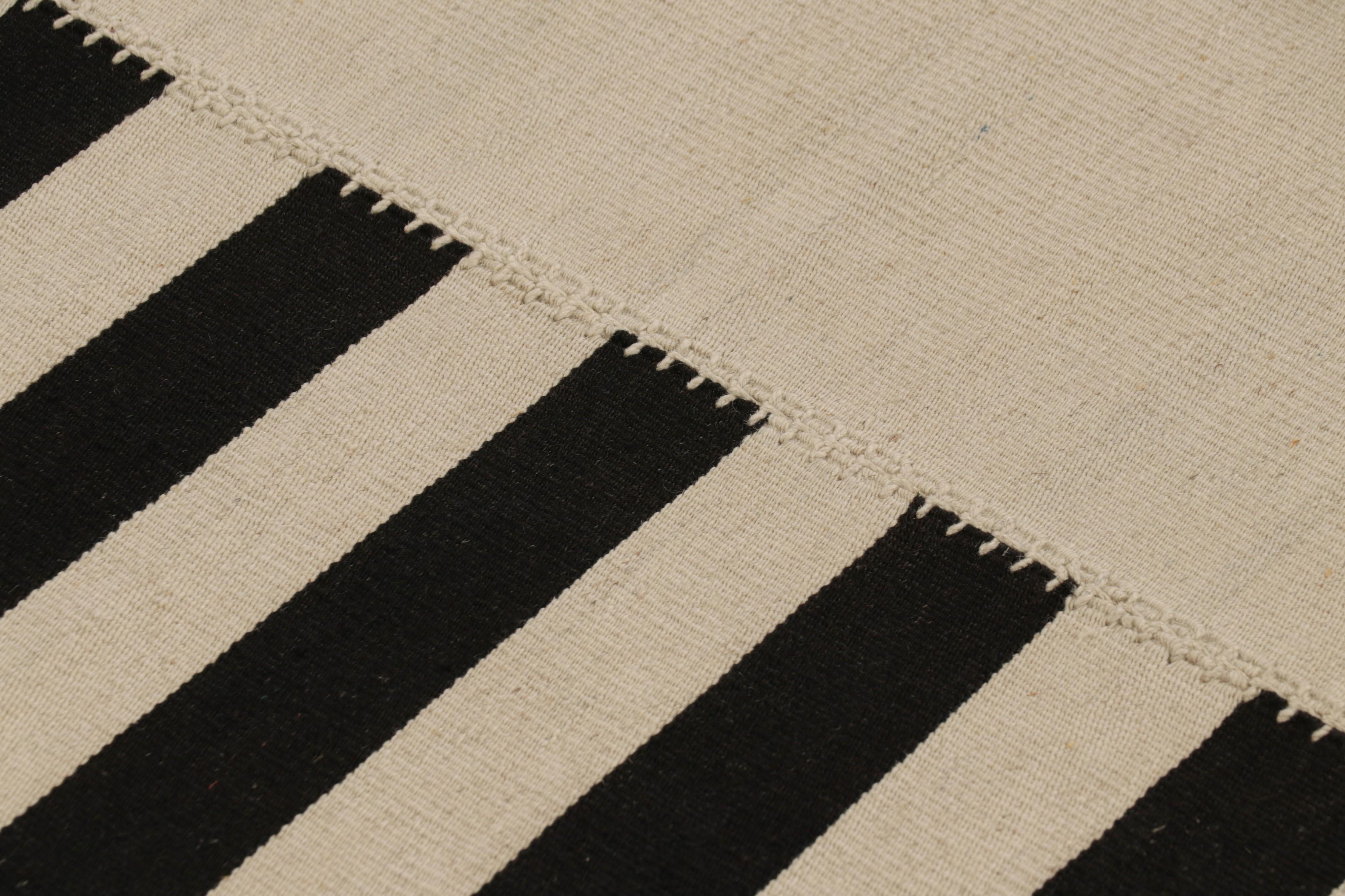 Afghano Rug & Kilim: un kilim contemporaneo nei toni del crema e del nero in vendita