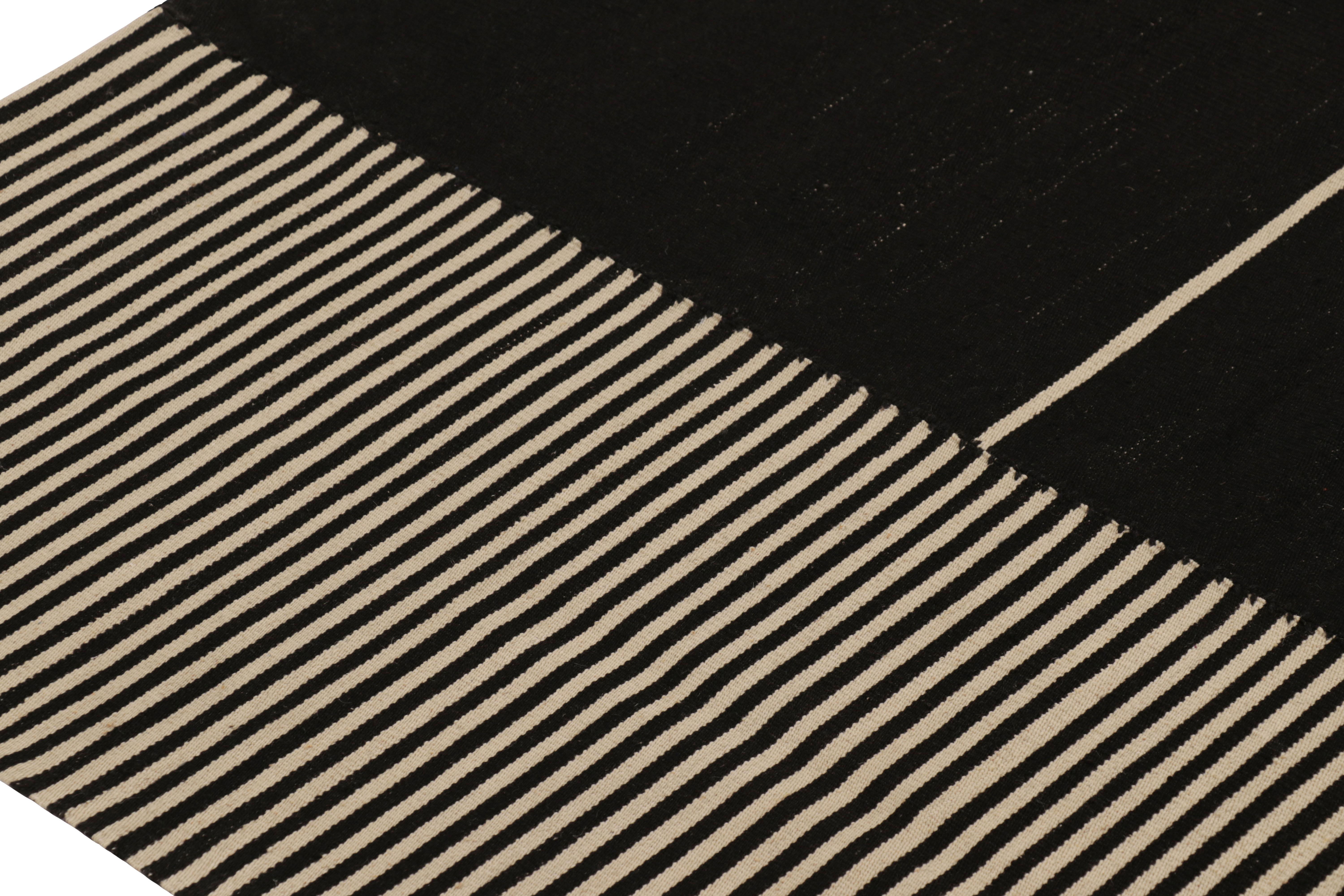 Kilim contemporáneo de Rug & Kilim en tonos crema y negro Afgano en venta