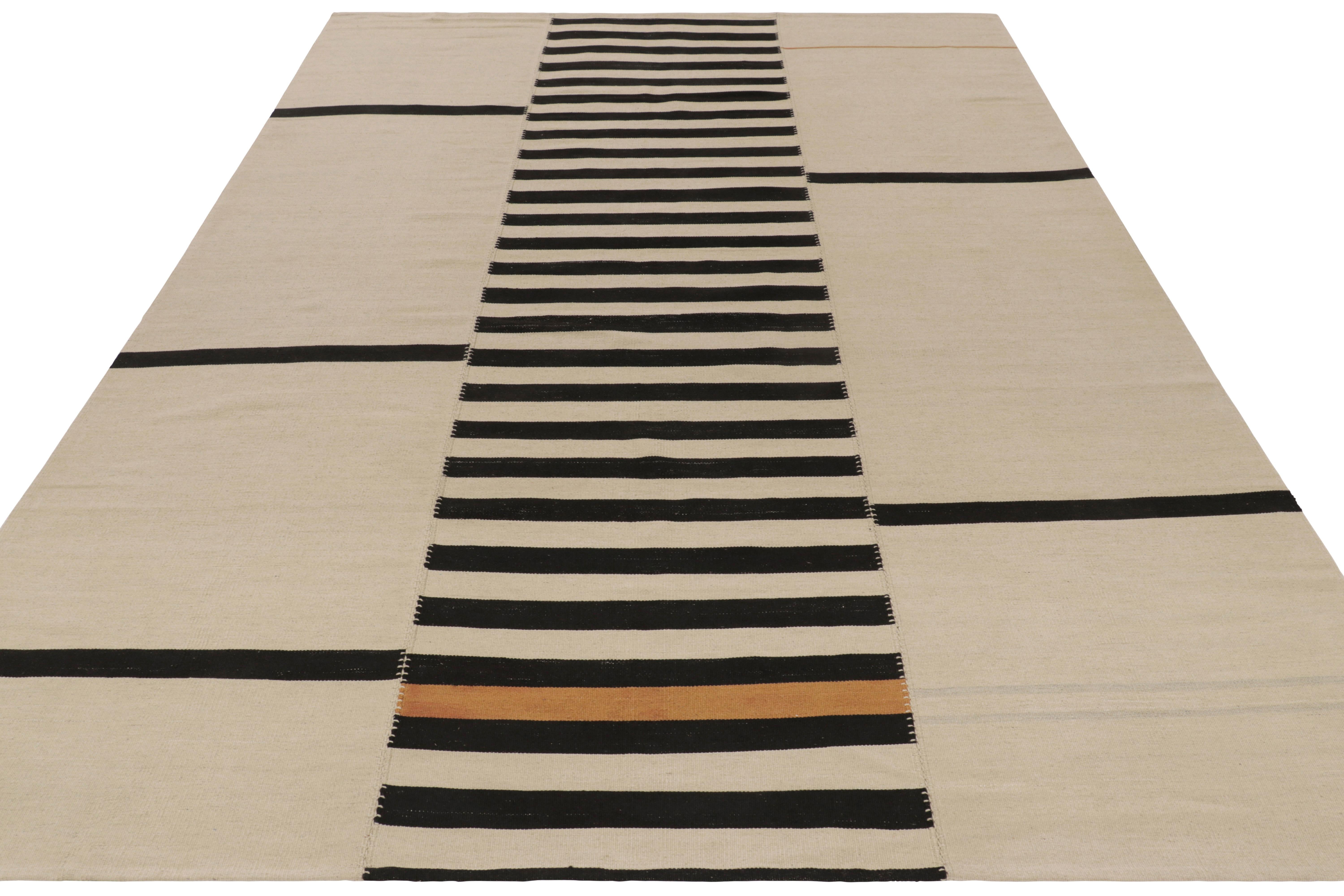 Tissé à la main Rug & Kilim's Contemporary Kilim in Cream and Black Tones (Kilim contemporain dans les tons crème et noir) en vente