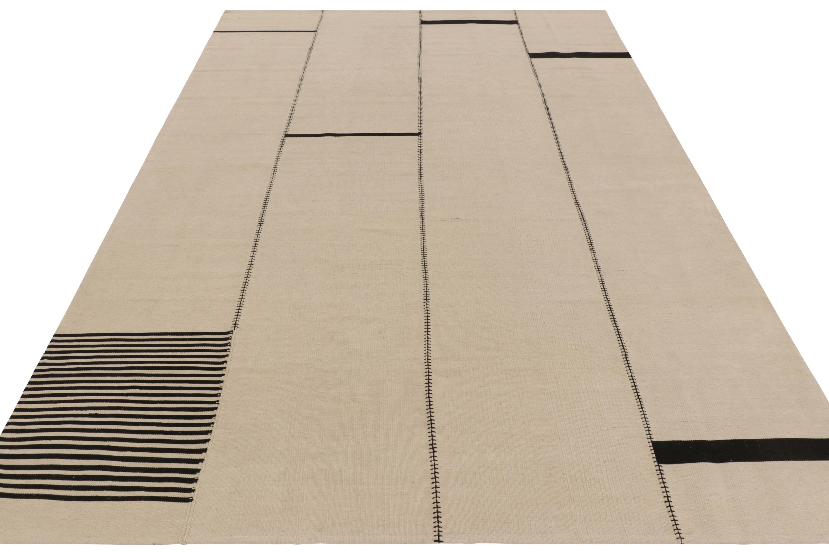 Tissé à la main Rug & Kilim's Contemporary Kilim in Cream and Black Tones (Kilim contemporain dans les tons crème et noir) en vente