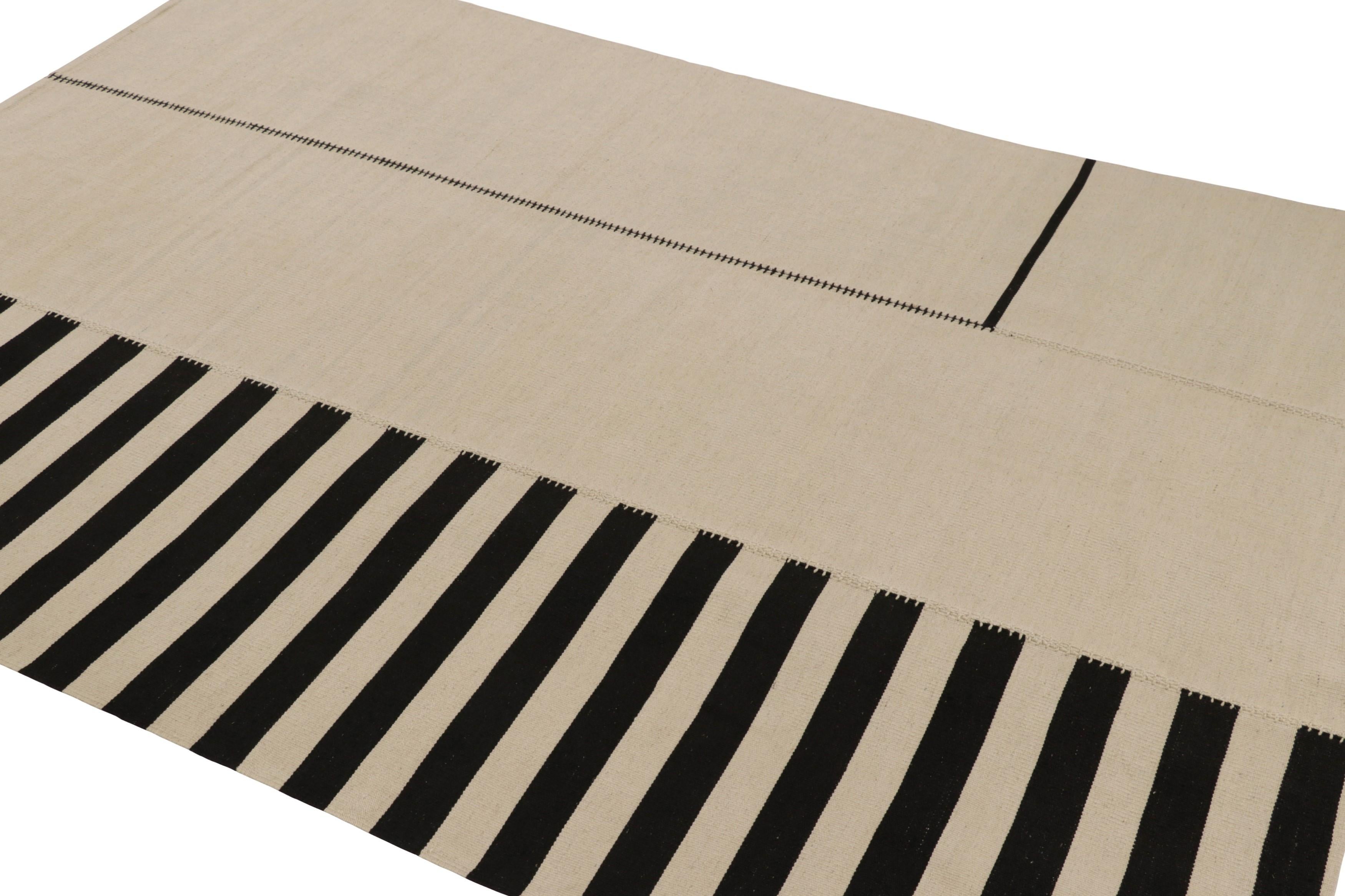 Rug & Kilim's Contemporary Kilim in Creme- und Schwarztönen im Zustand „Neu“ im Angebot in Long Island City, NY