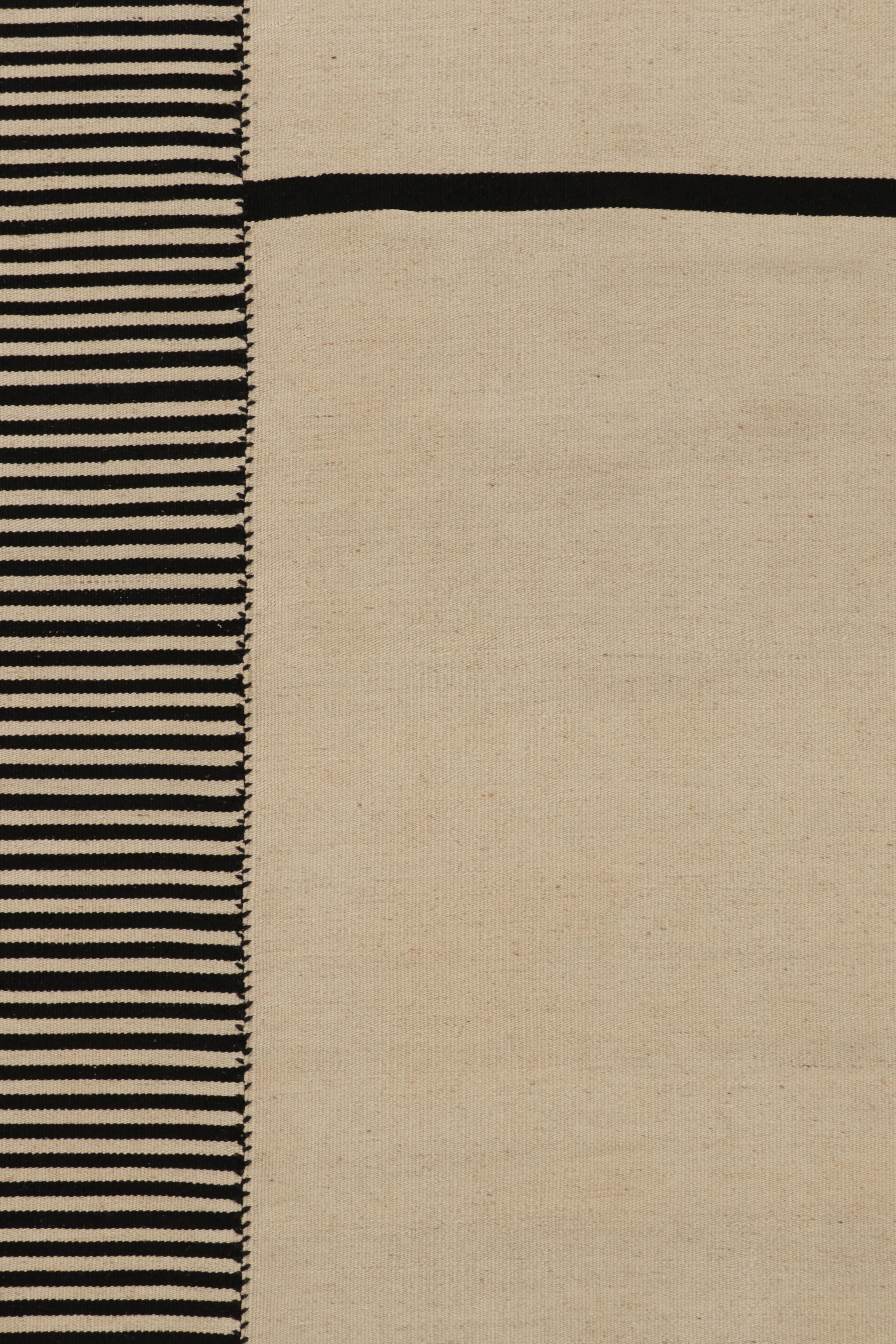 XXI secolo e contemporaneo Rug & Kilim: un kilim contemporaneo nei toni del crema e del nero in vendita