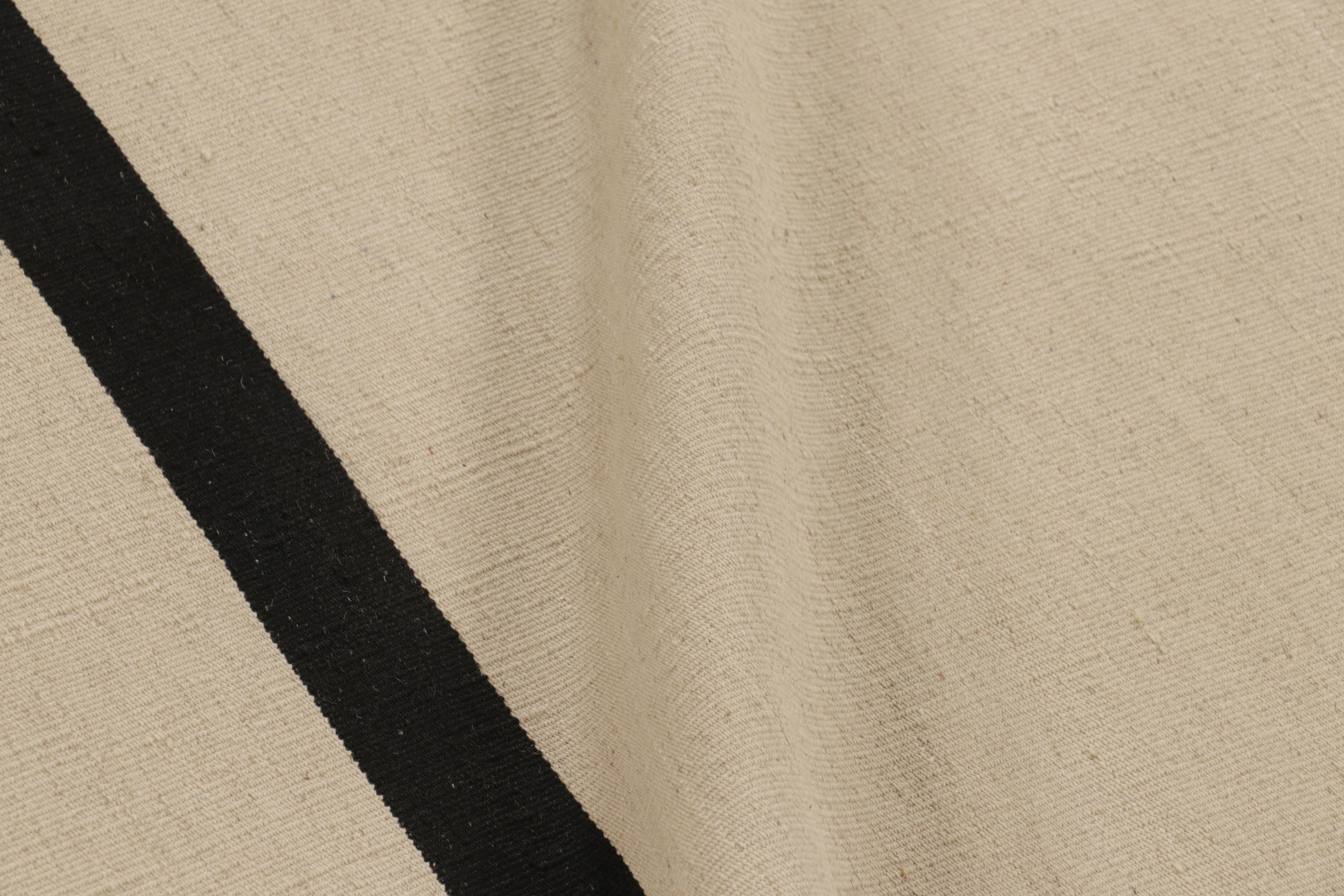 XXIe siècle et contemporain Rug & Kilim's Contemporary Kilim in Cream and Black Tones (Kilim contemporain dans les tons crème et noir) en vente