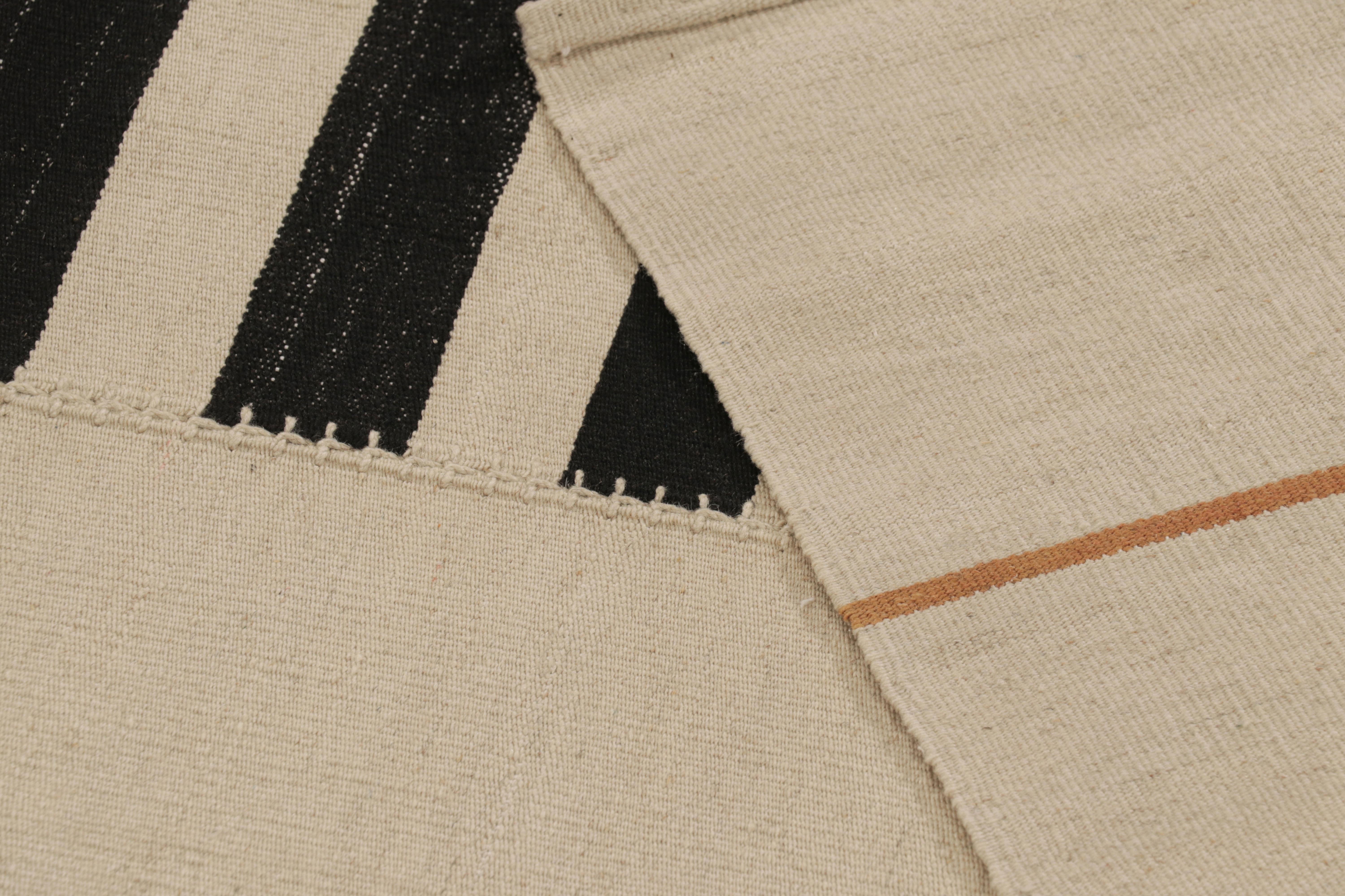 Rug & Kilim's Contemporary Kilim in Cream and Black Tones (Kilim contemporain dans les tons crème et noir) en vente 1