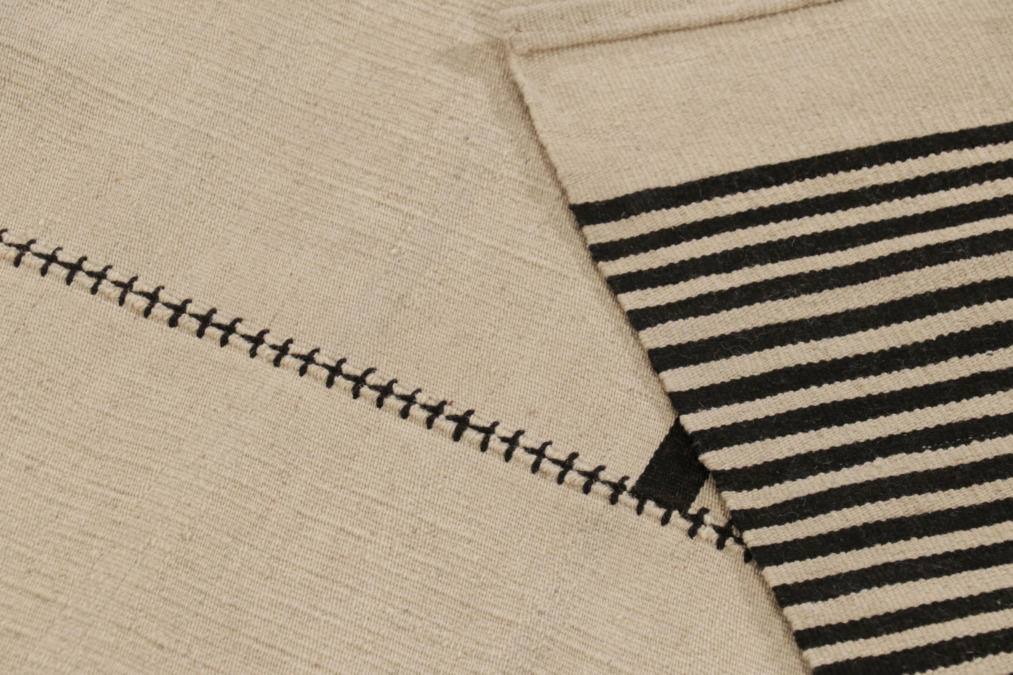 Rug & Kilim's Contemporary Kilim in Cream and Black Tones (Kilim contemporain dans les tons crème et noir) en vente 1