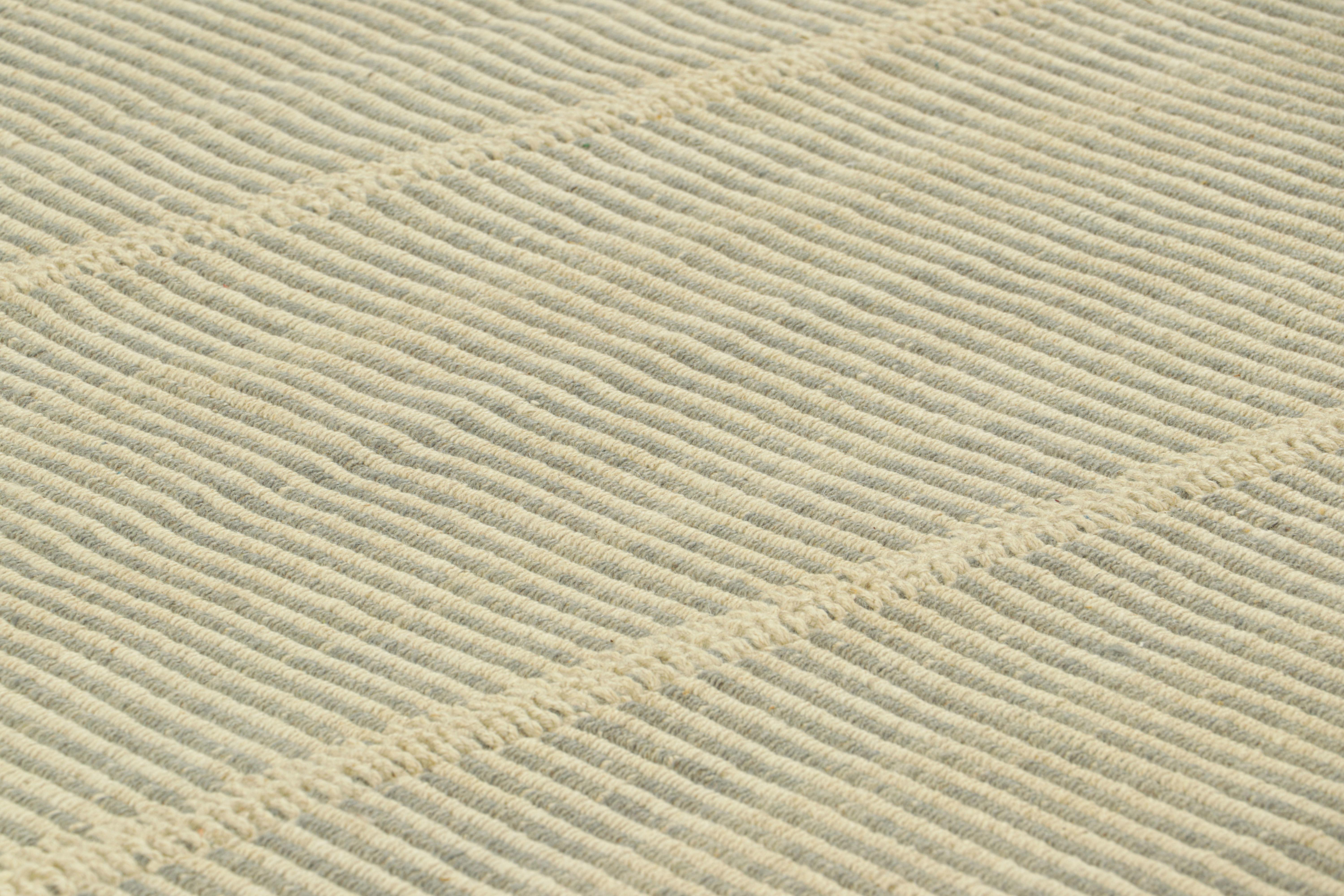 Tissé à la main en laine, ce kilim 8x10 fait partie d'une nouvelle collection de tissage plat personnalisable de Rug & Kilim. 

Sur le Design : 

