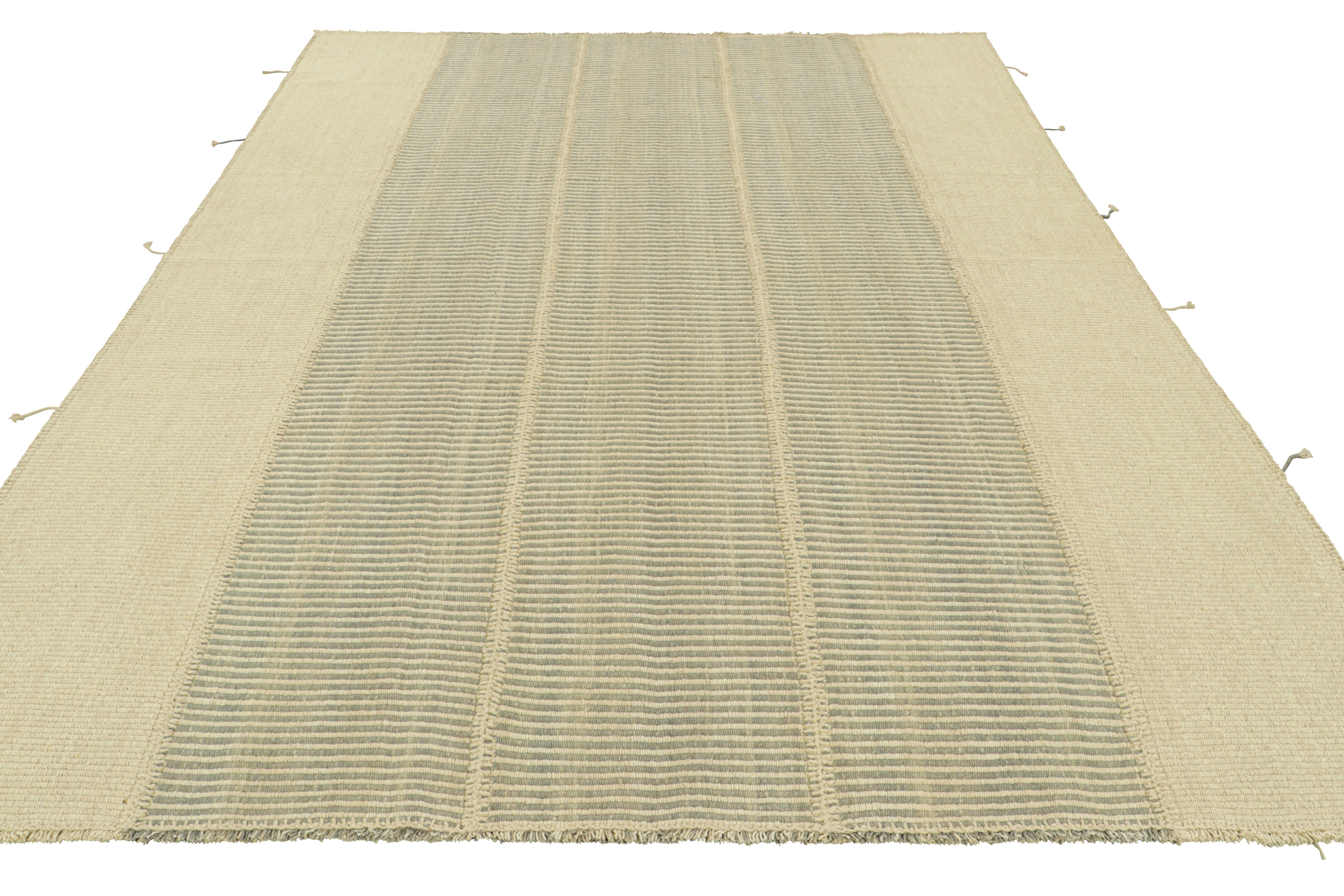 Tissé à la main Rug & Kilim's Contemporary Kilim in Cream, Beige and Gray Textural Stripes (Kilim contemporain à rayures texturées crème, beige et grises) en vente