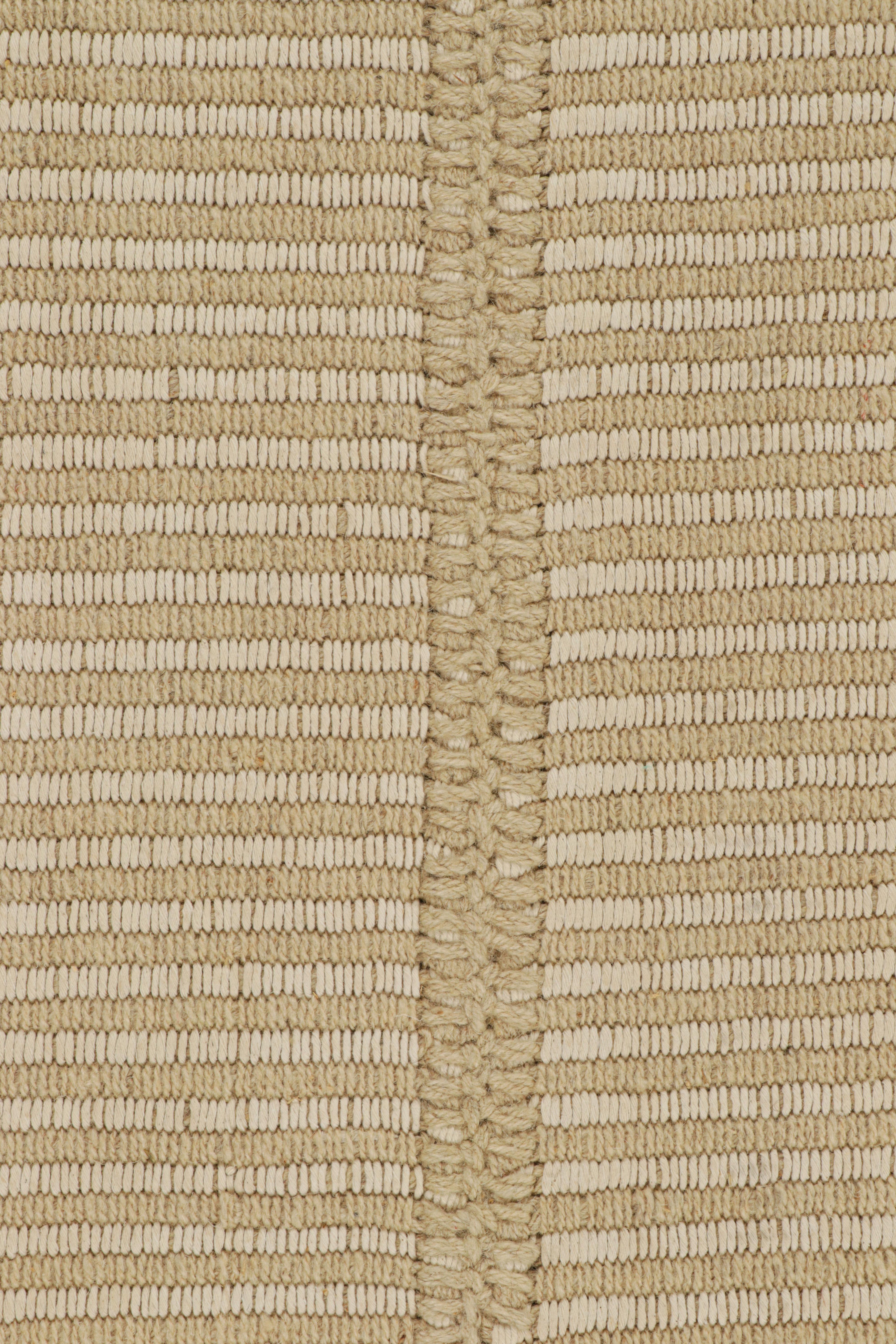 Moderno Rug & Kilim è un kilim contemporaneo a strisce color crema, bianco e beige. in vendita