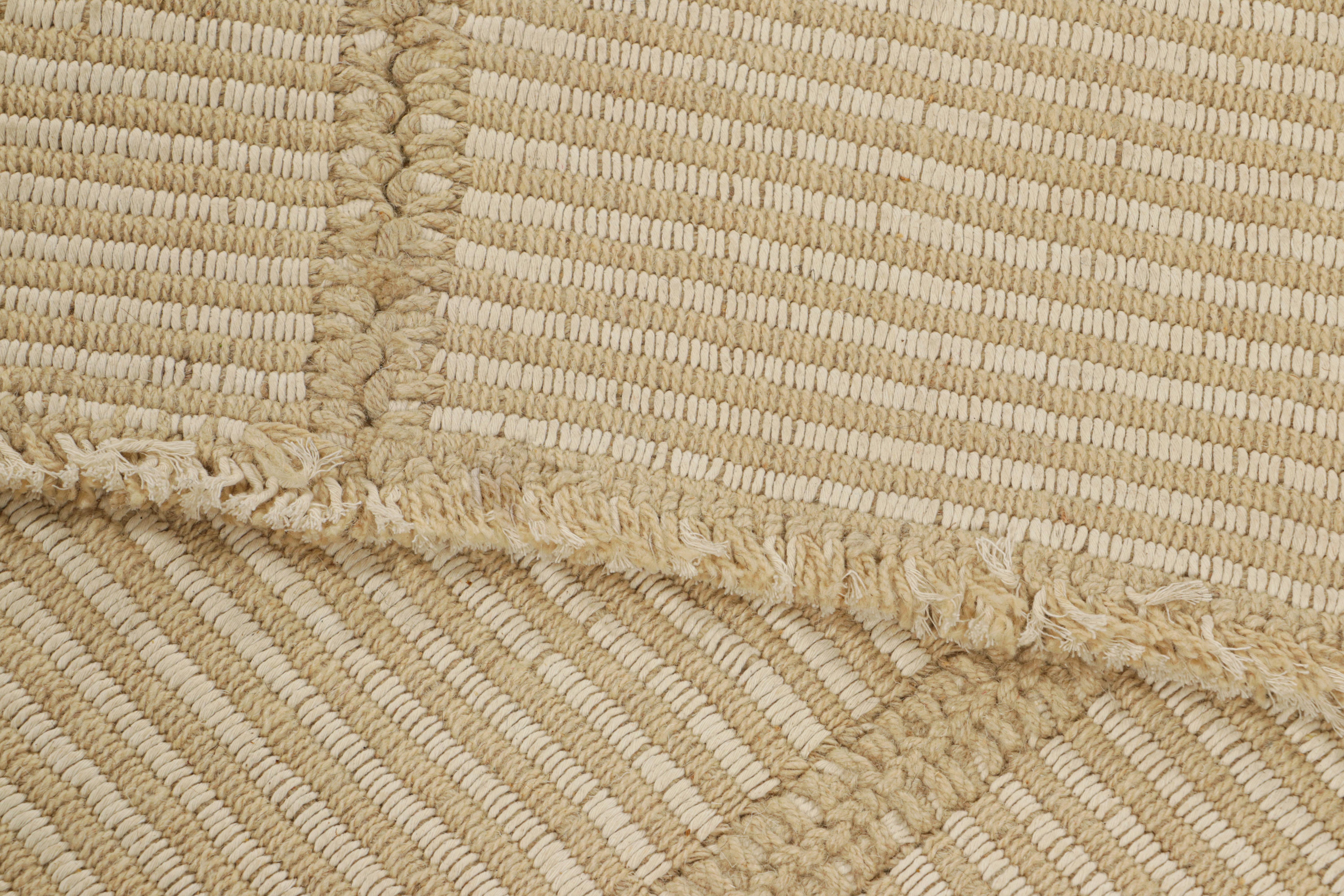 XXI secolo e contemporaneo Rug & Kilim è un kilim contemporaneo a strisce color crema, bianco e beige. in vendita