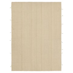 Rug 
Kilim è un kilim contemporaneo a strisce color crema, bianco e beige.