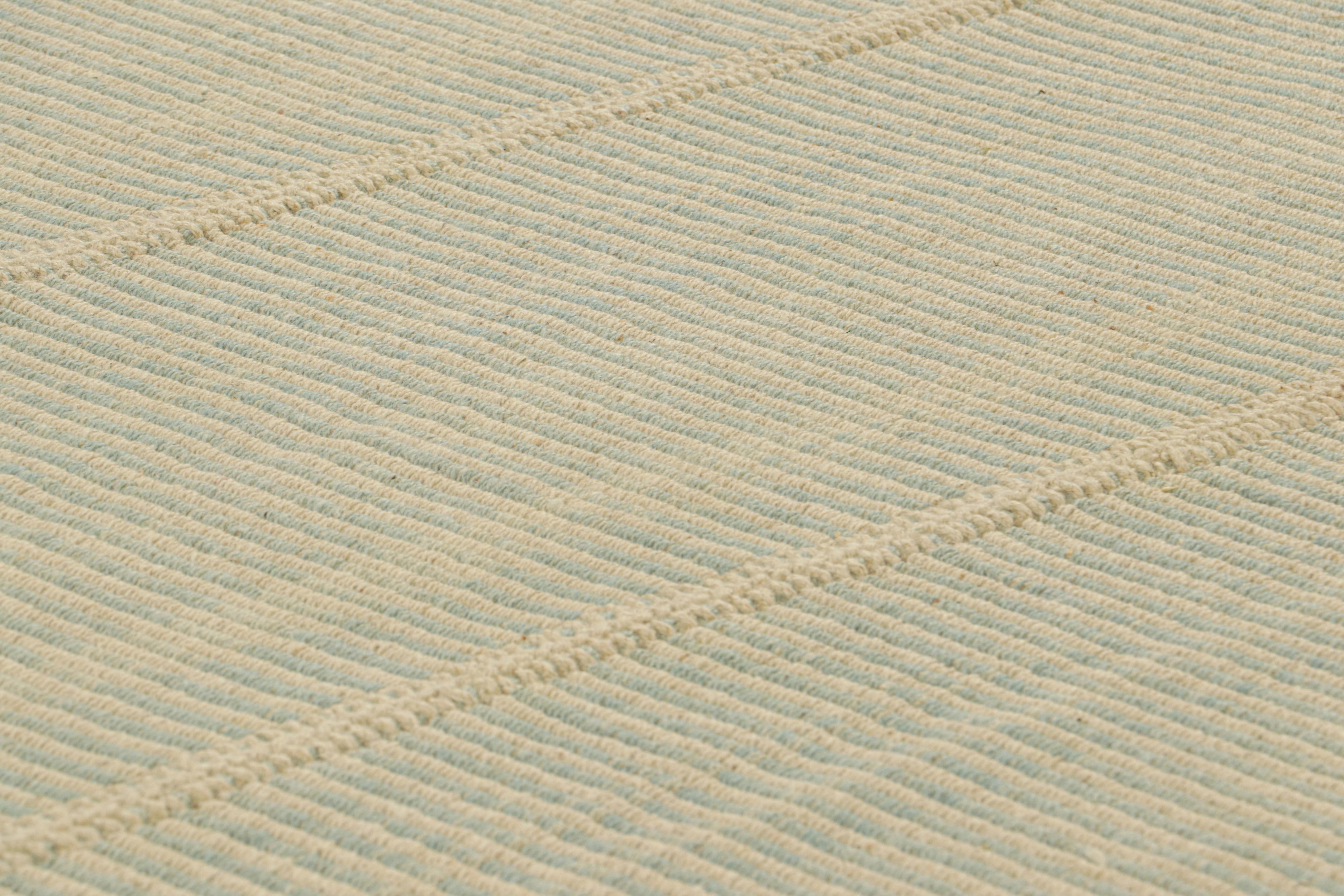 Dieser handgewebte 8x10-Kilim aus Wolle stammt aus einer neuen, originellen, modernen Flachgewebe-Kollektion von Rug & Kilim.

Über das Design: 

