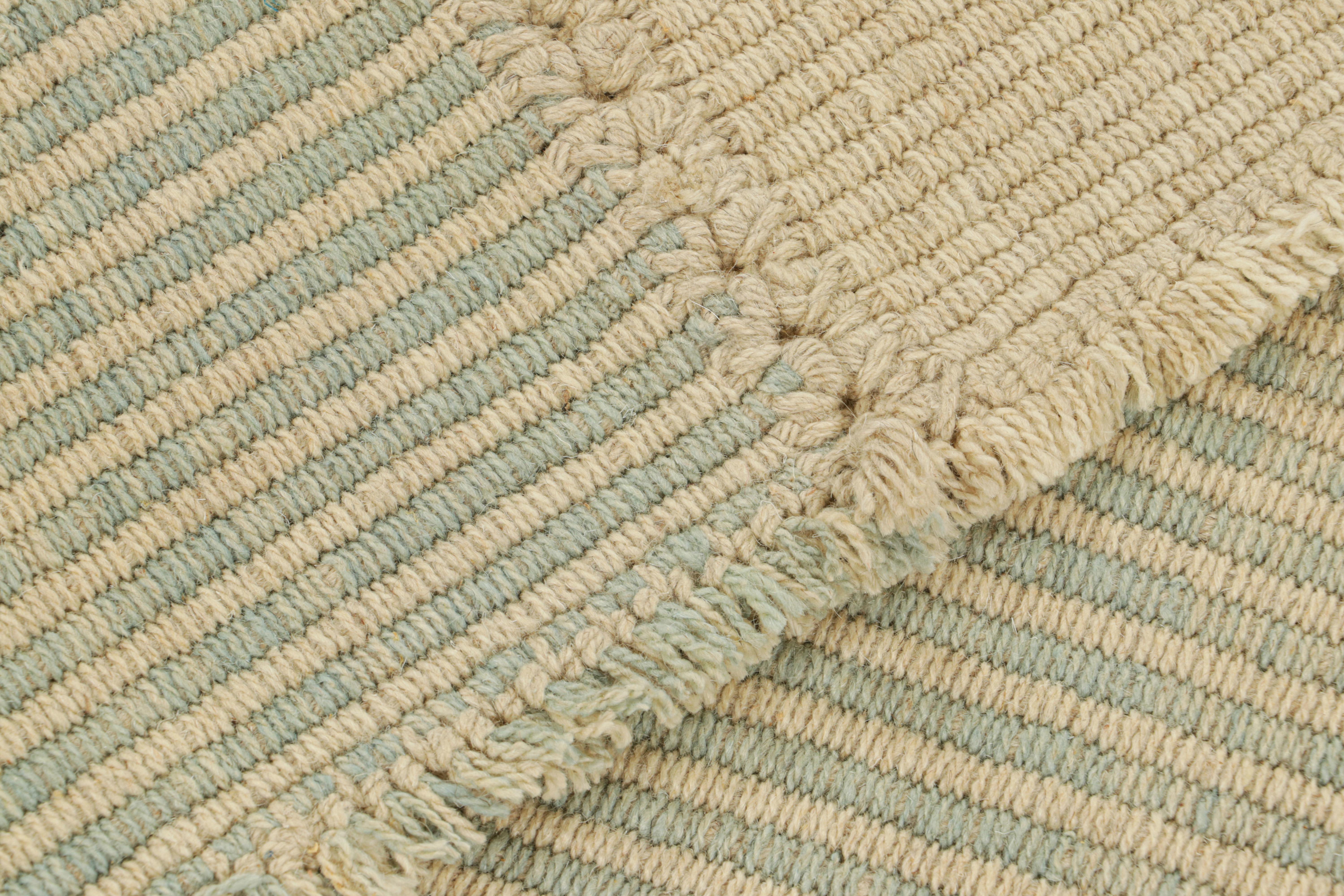 Rug & Kilim's Contemporary Kilim in Cream White and Blue Textural Stripes (Kilim contemporain à rayures texturées crème, blanches et bleues) Neuf - En vente à Long Island City, NY