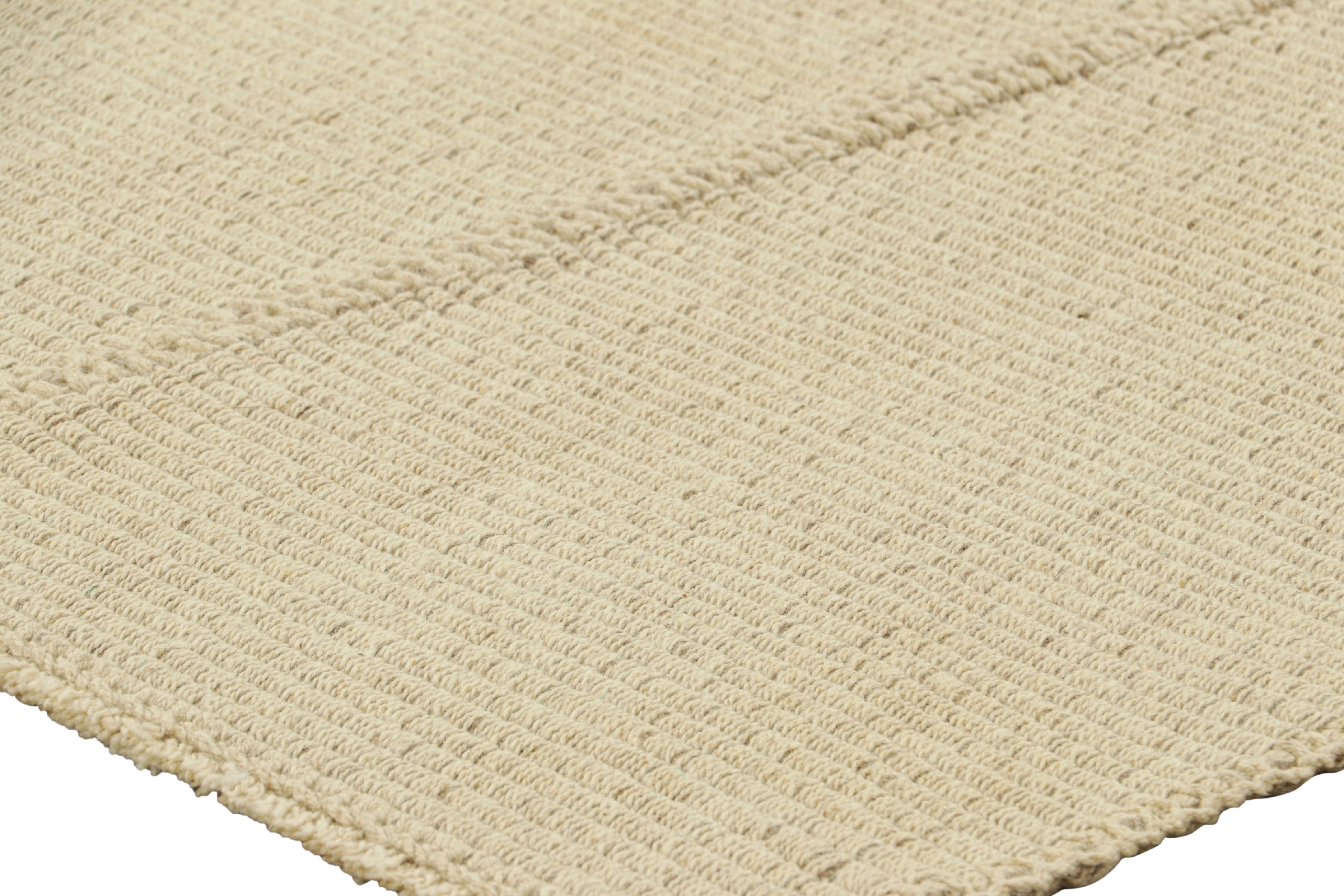 Tissé à la main Rug & Kilim's Contemporary Kilim in Cream White Textural Stripes (Kilim contemporain à rayures texturées crème et blanc) en vente
