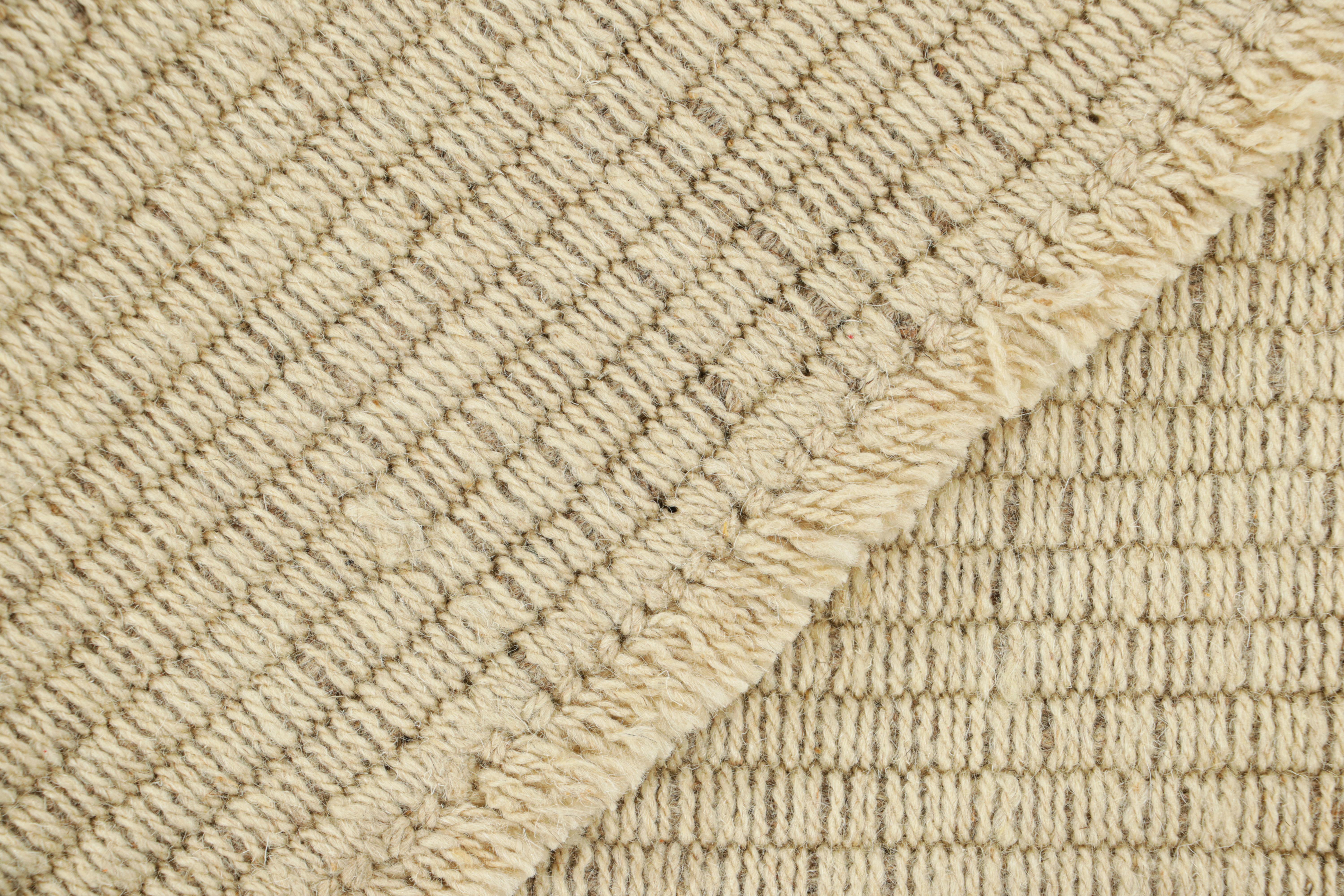 XXIe siècle et contemporain Rug & Kilim's Contemporary Kilim in Cream White Textural Stripes (Kilim contemporain à rayures texturées crème et blanc) en vente