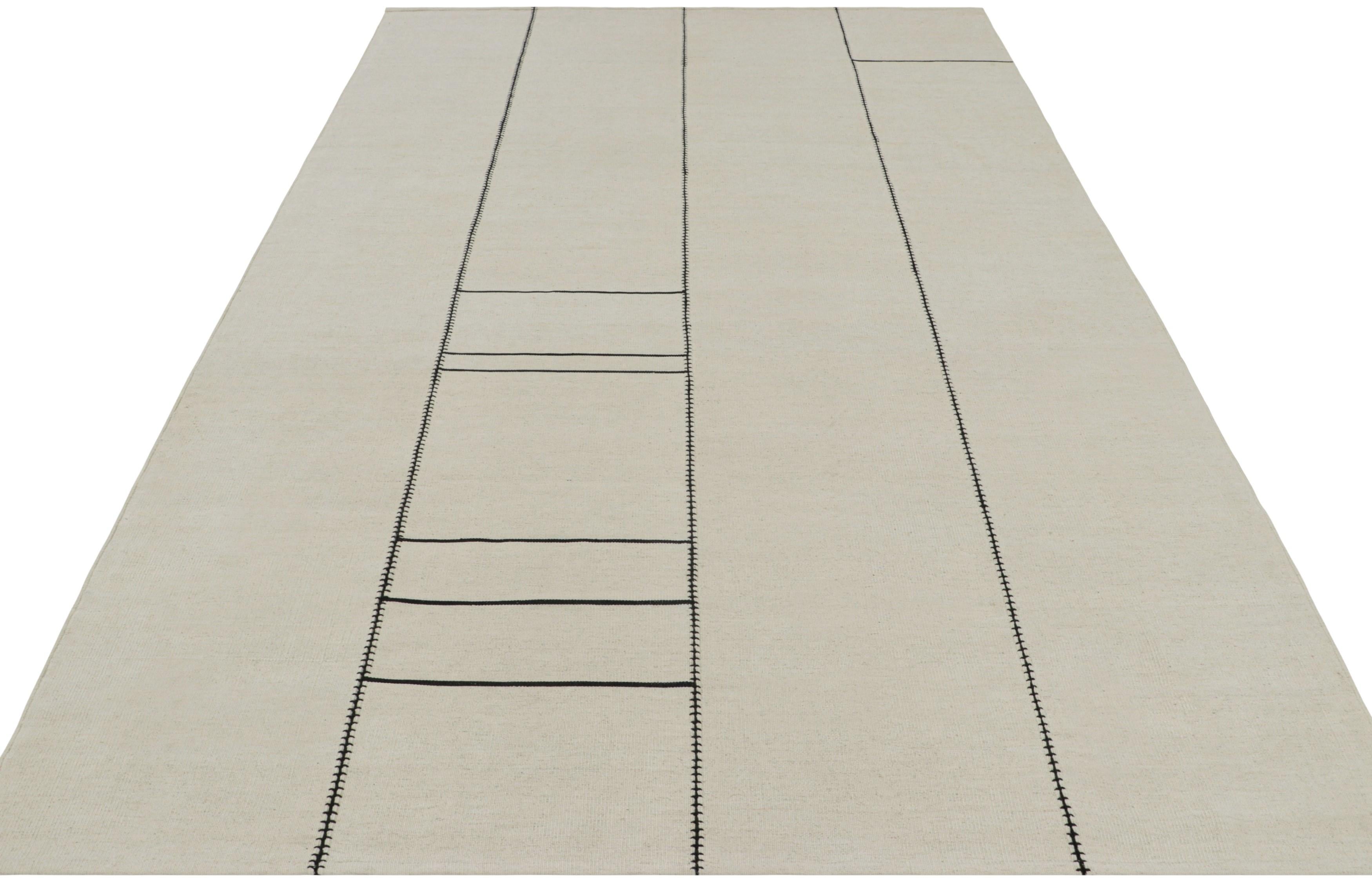 Rug & Kilim's Contemporary Kilim in Cream with Black Striped Patterns (Kilim contemporain en crème avec motifs rayés noirs) Neuf - En vente à Long Island City, NY