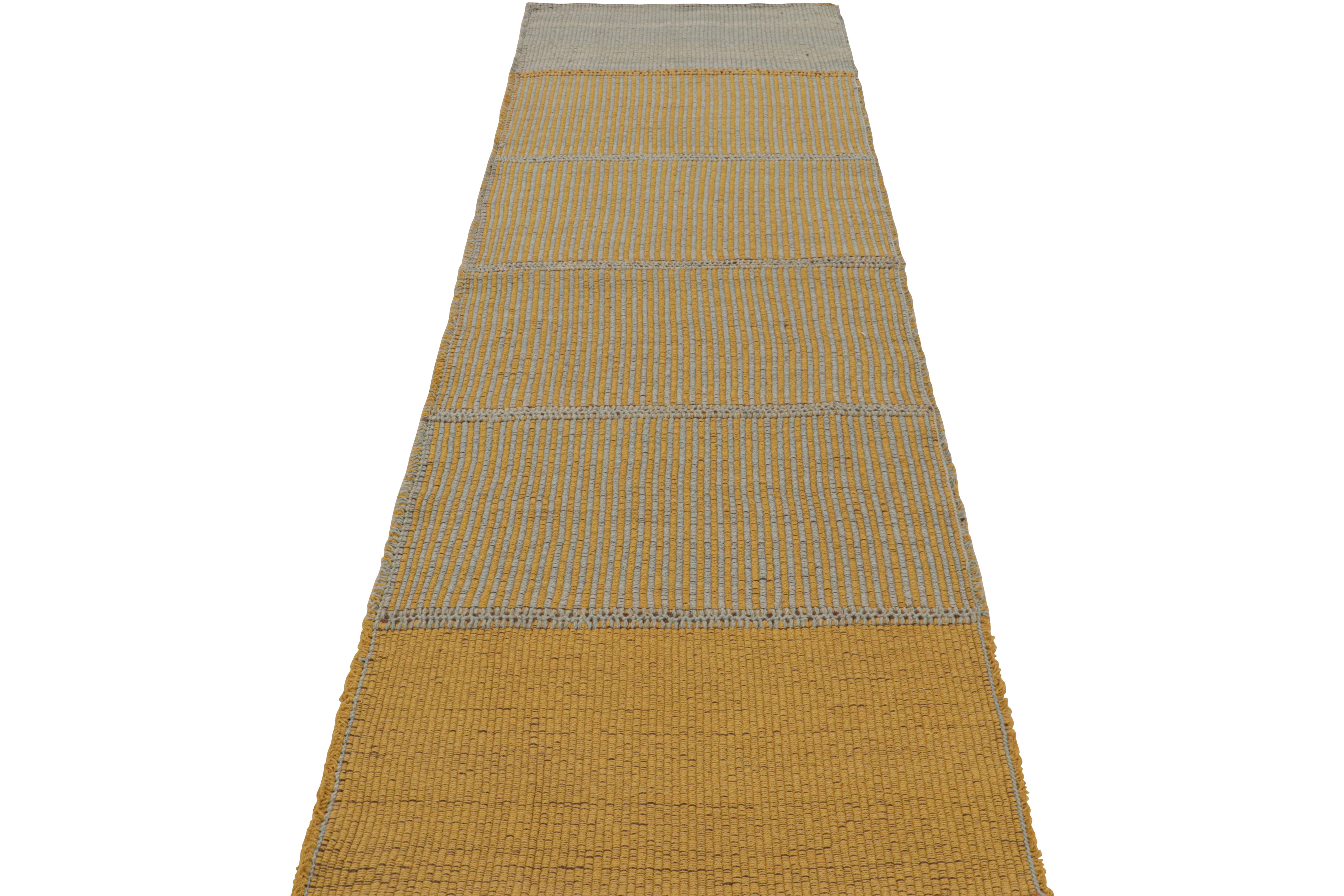 Scandinave moderne Rug & Kilim's Contemporary Kilim in Gold and Blue Stripes with Brown accents (Kilim contemporain avec des rayures or et bleues et des accents bruns) en vente