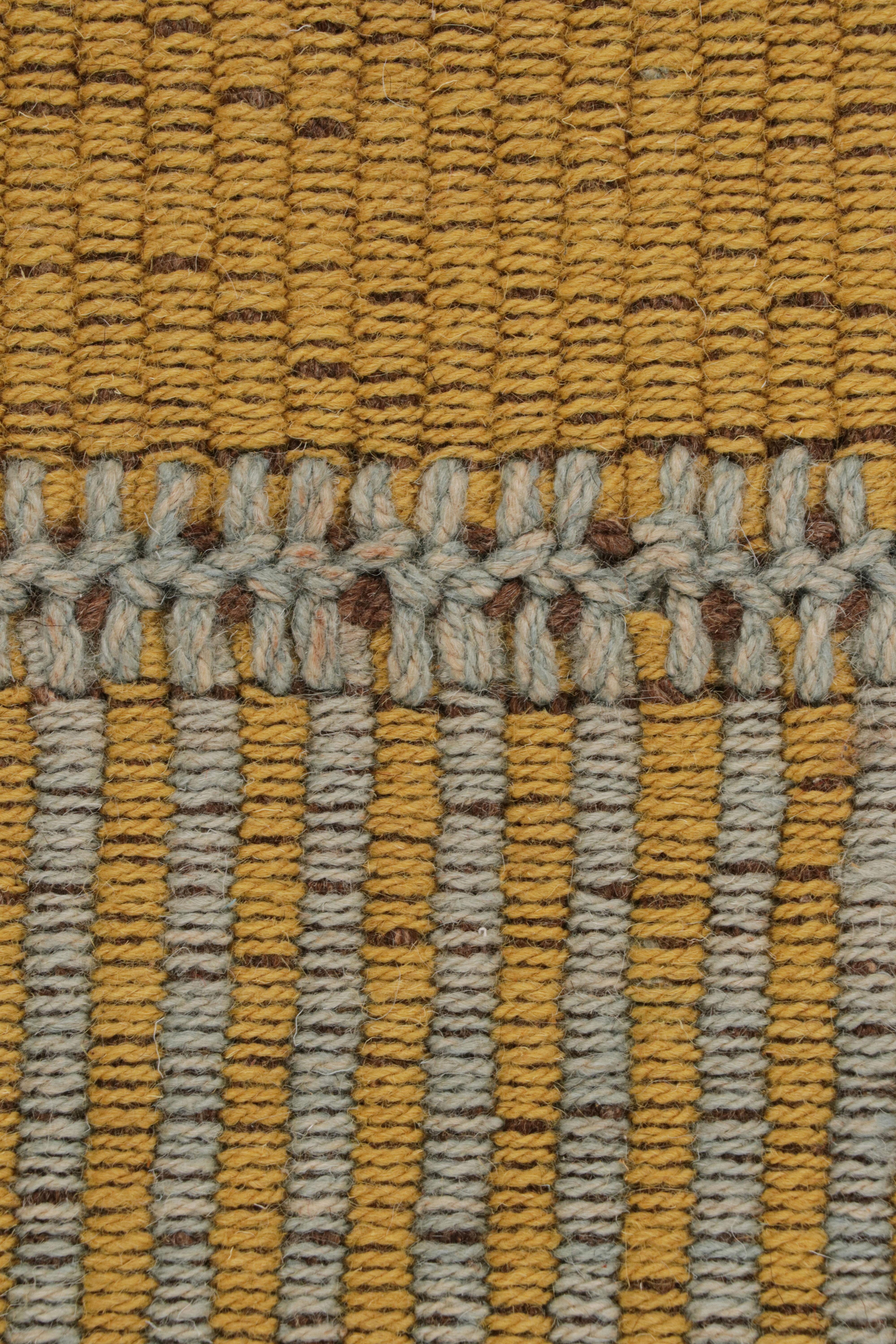 Noué à la main Rug & Kilim's Contemporary Kilim in Gold and Blue Stripes with Brown accents (Kilim contemporain avec des rayures or et bleues et des accents bruns) en vente