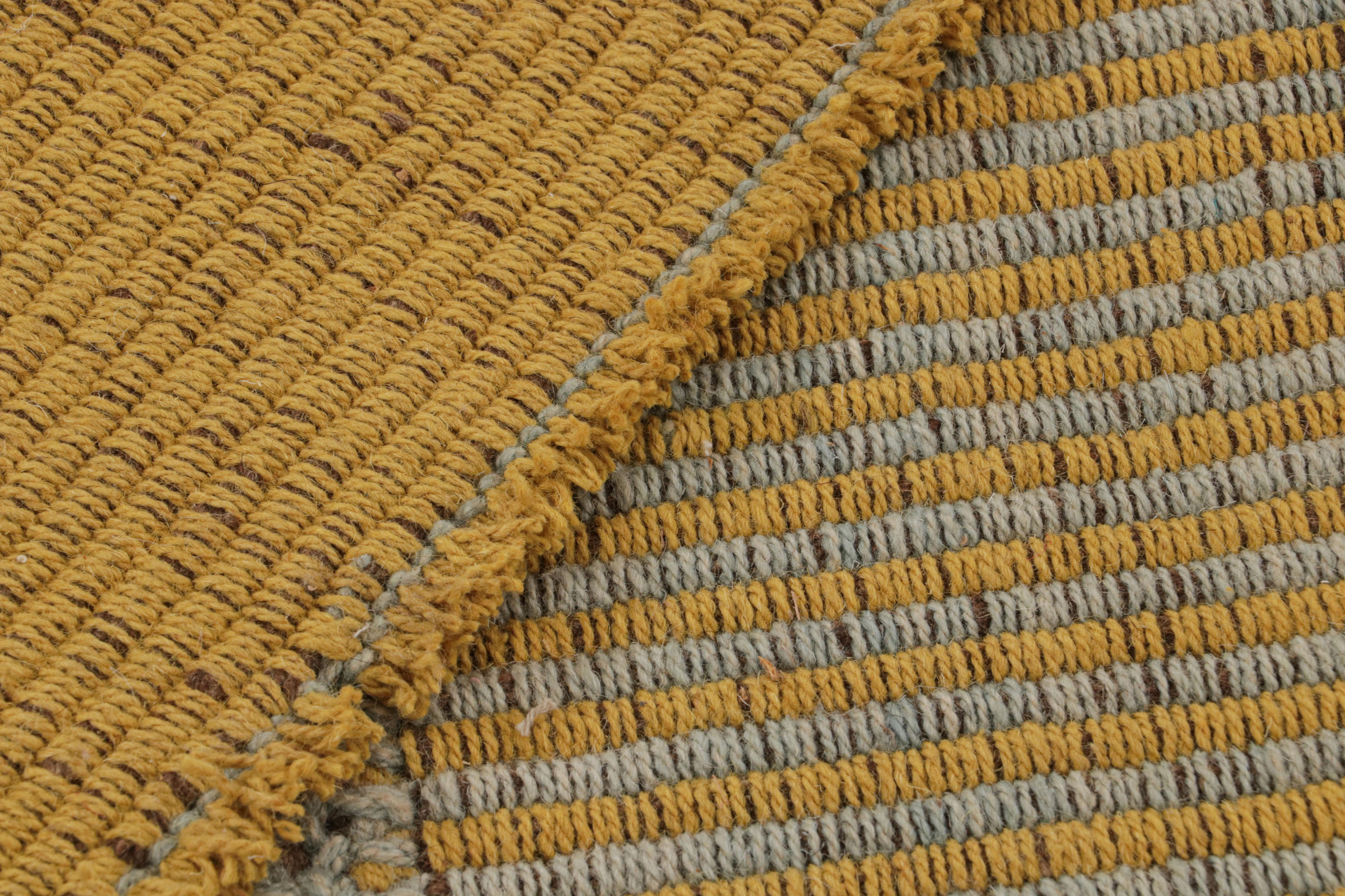 XXIe siècle et contemporain Rug & Kilim's Contemporary Kilim in Gold and Blue Stripes with Brown accents (Kilim contemporain avec des rayures or et bleues et des accents bruns) en vente