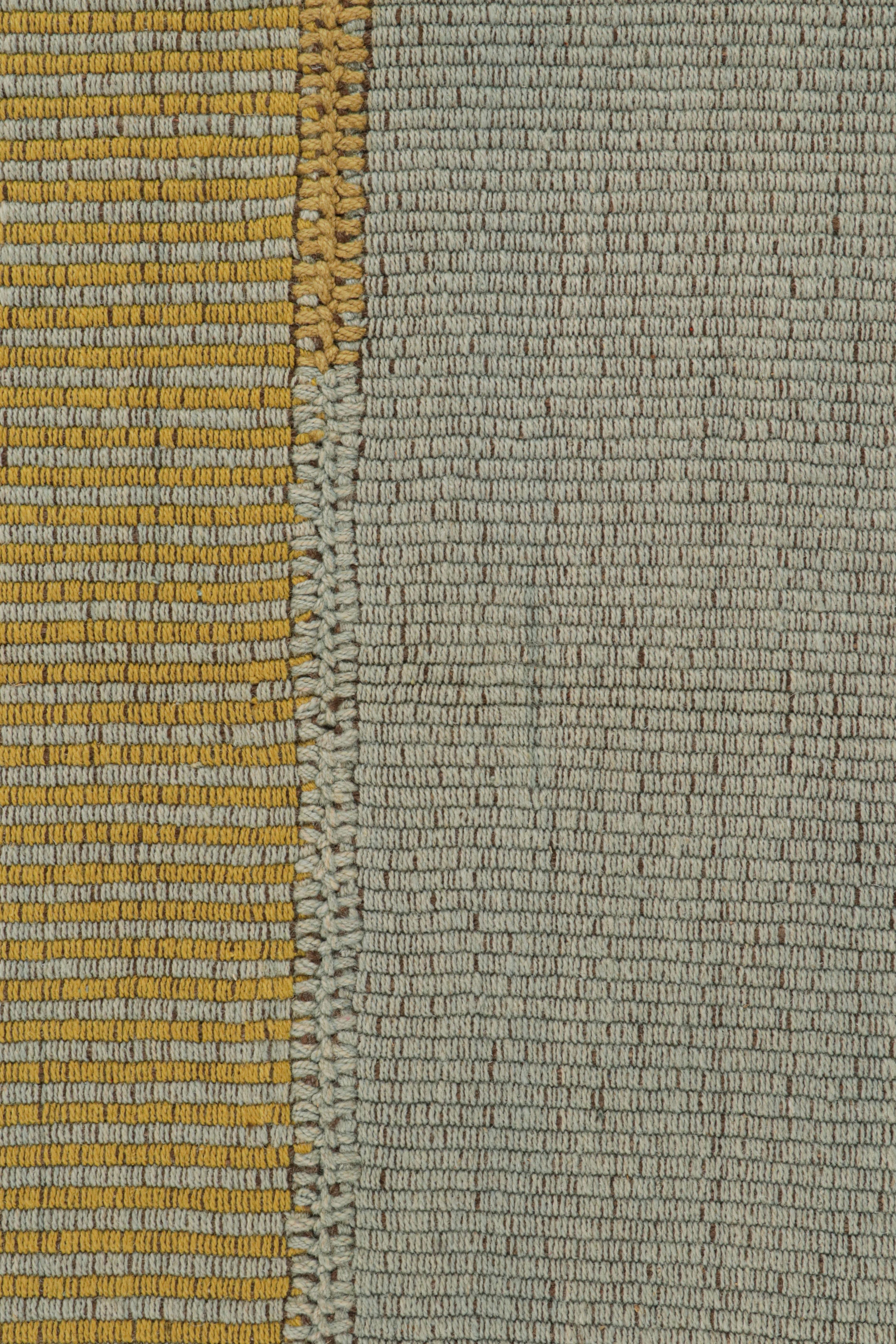 Moderne Rug & Kilim's Contemporary Kilim in Gold and Blue with Stripes and Brown Accents (Kilim contemporain en or et bleu avec des rayures et des accents bruns) en vente