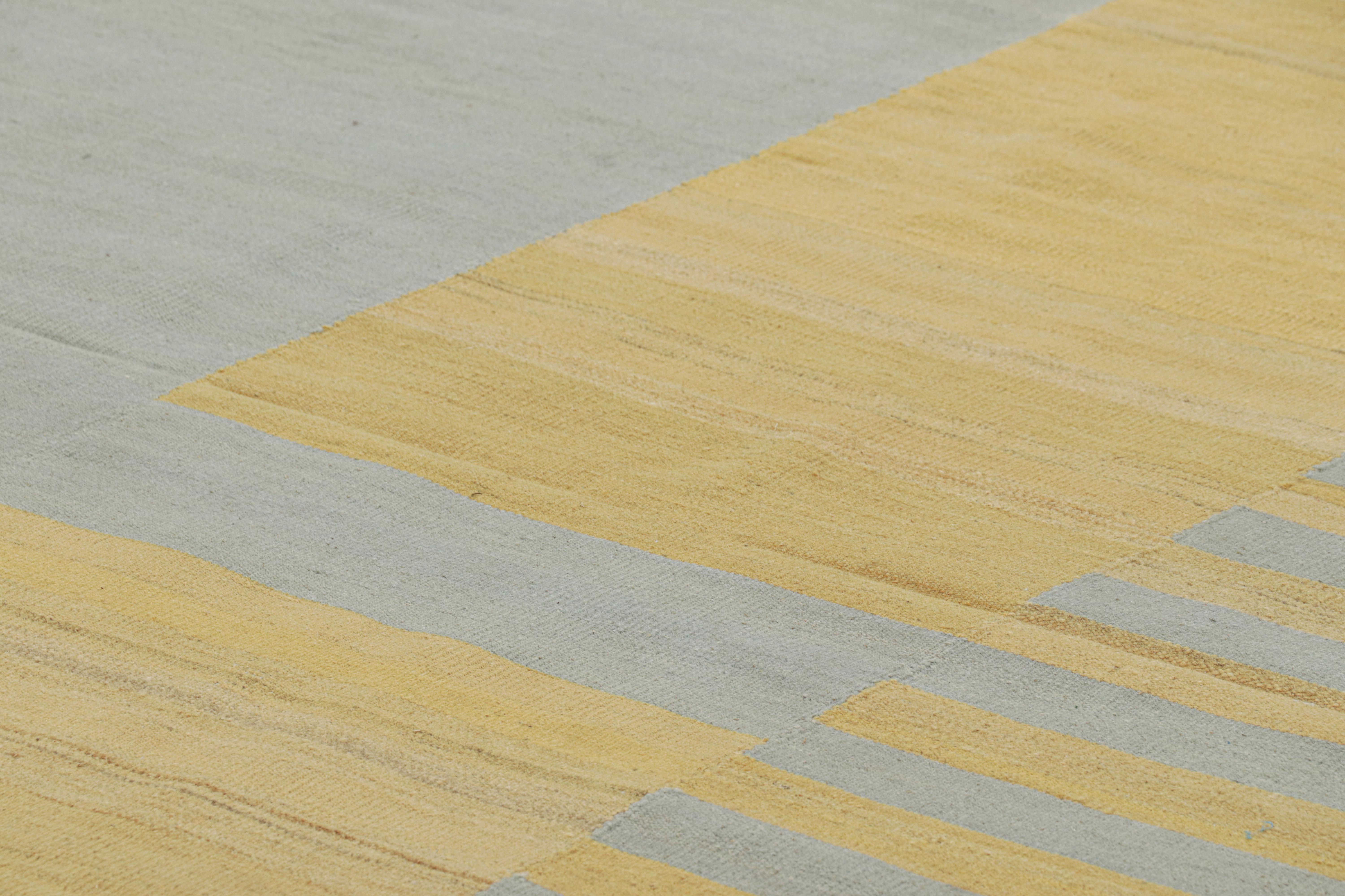 Tissé à la main en laine, ce Kilim contemporain de 7x11 est issu d'une nouvelle collection de tissage plat personnalisable de Rug & Kilim.

Sur le Design :

