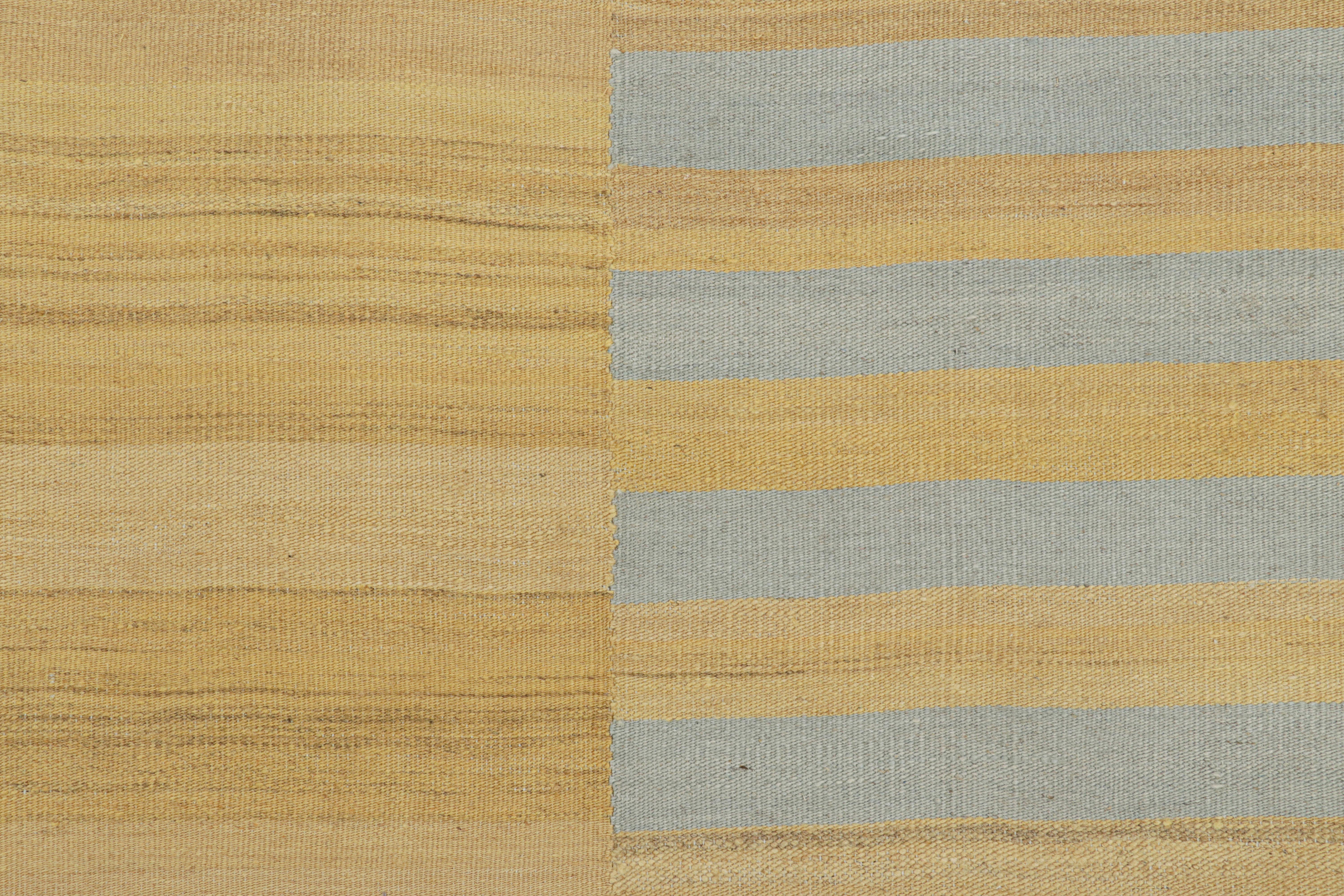 Afghan Rug & Kilim's Contemporary Kilim in Gold and Ice Blue Stripes, Gray Accents (Kilim contemporain avec des rayures or et bleu glacier et des accents gris) en vente