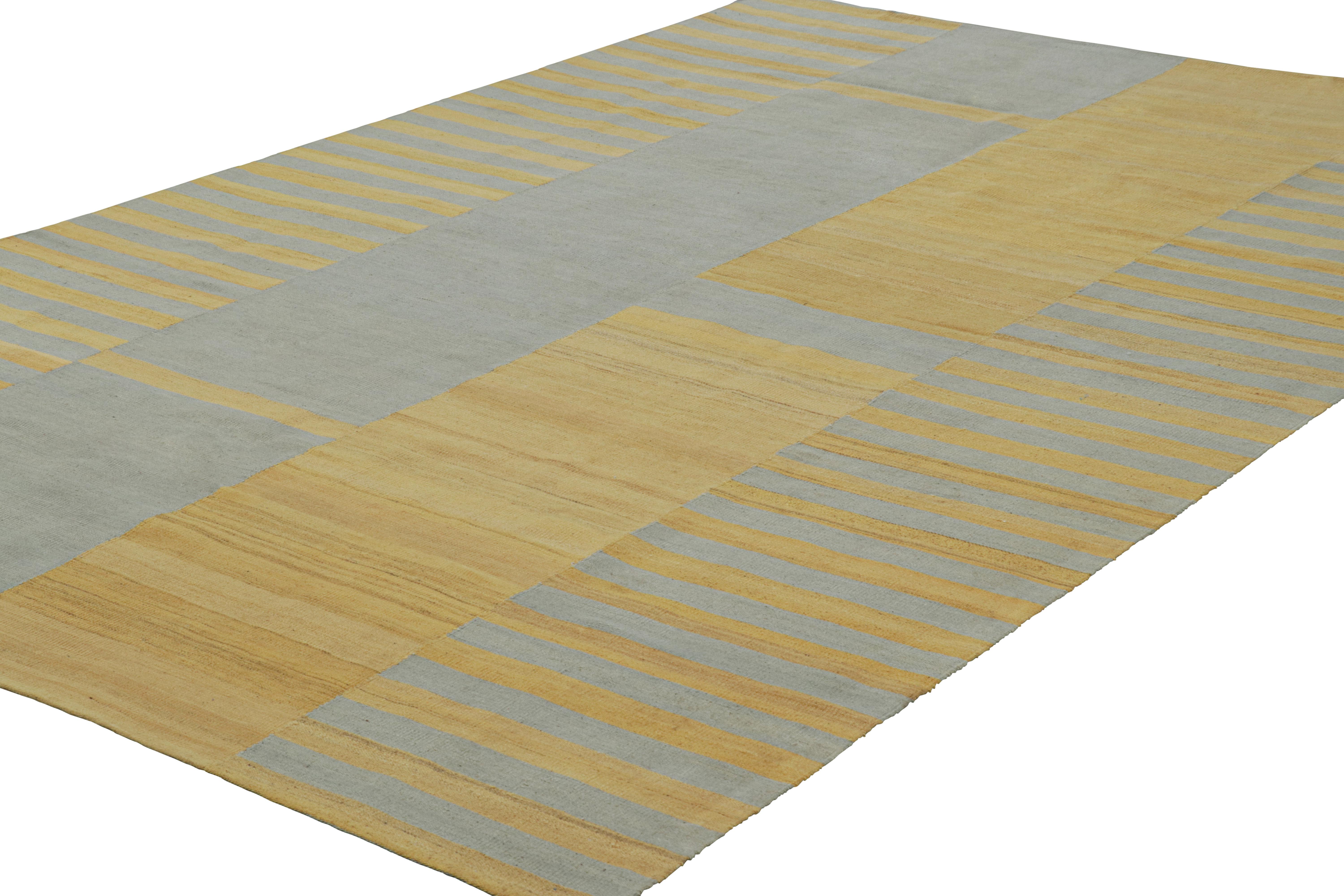 Tissé à la main Rug & Kilim's Contemporary Kilim in Gold and Ice Blue Stripes, Gray Accents (Kilim contemporain avec des rayures or et bleu glacier et des accents gris) en vente