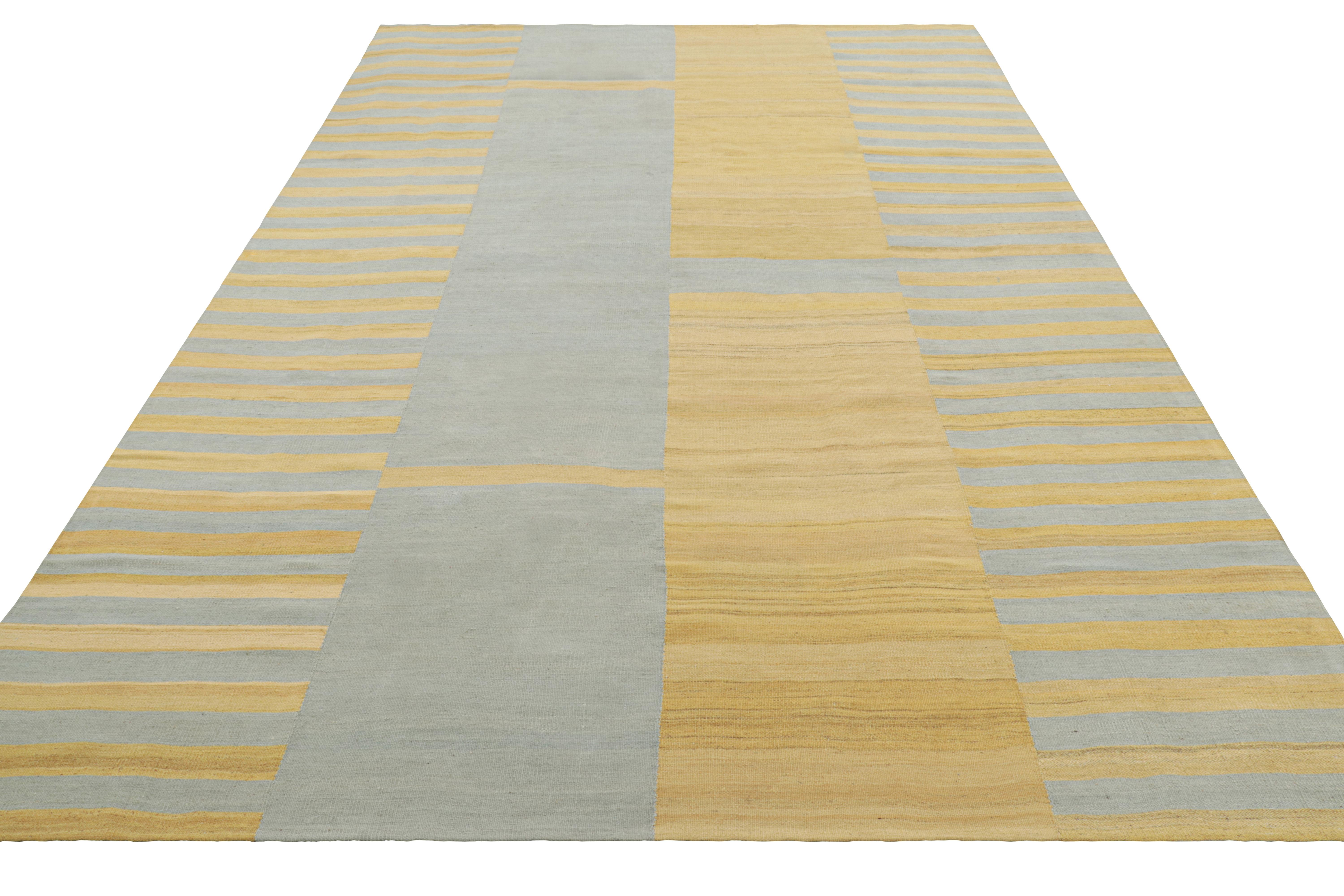 Rug & Kilim's Contemporary Kilim in Gold and Ice Blue Stripes, Gray Accents (Kilim contemporain avec des rayures or et bleu glacier et des accents gris) Neuf - En vente à Long Island City, NY