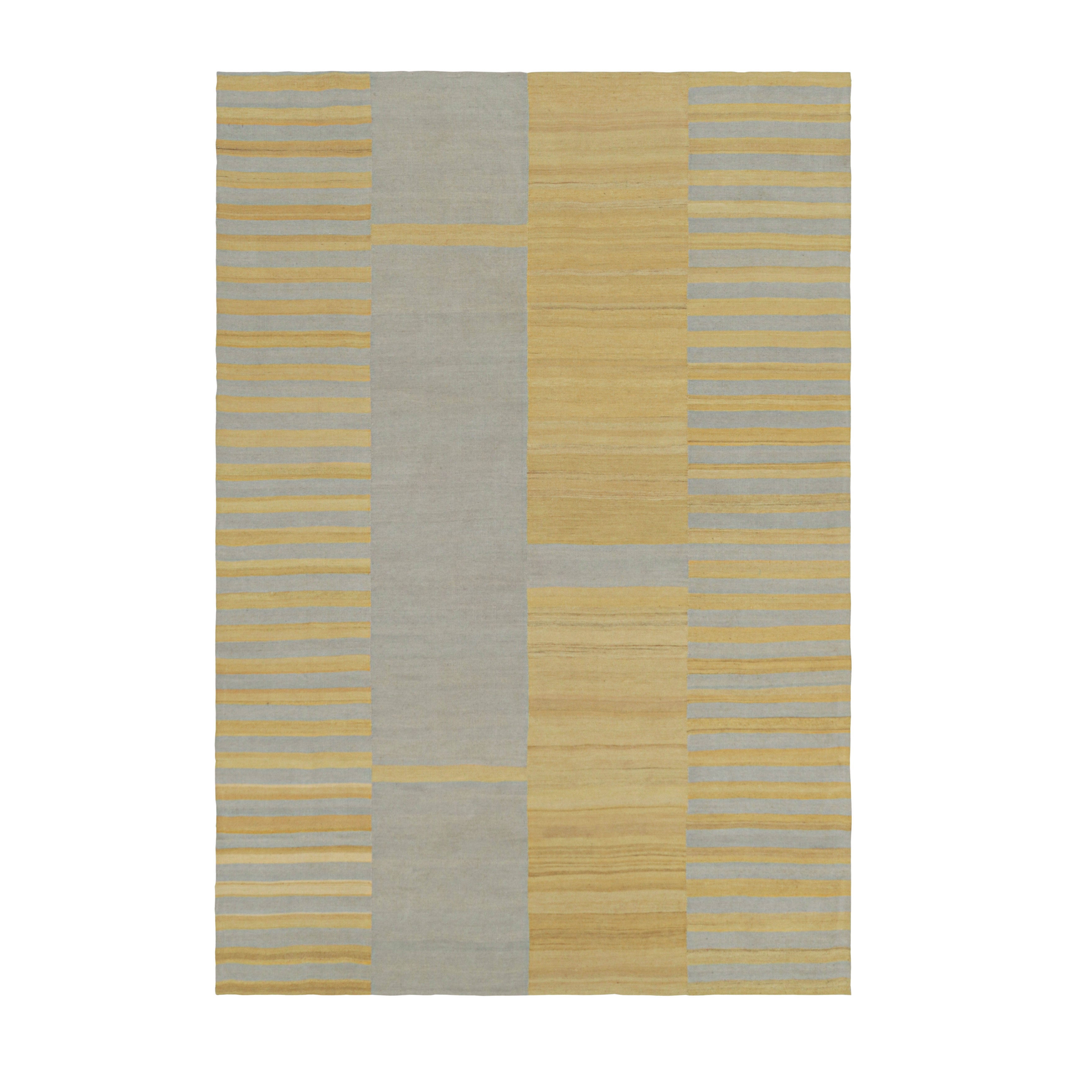 Rug & Kilim's Contemporary Kilim in Gold and Ice Blue Stripes, Gray Accents (Kilim contemporain avec des rayures or et bleu glacier et des accents gris)