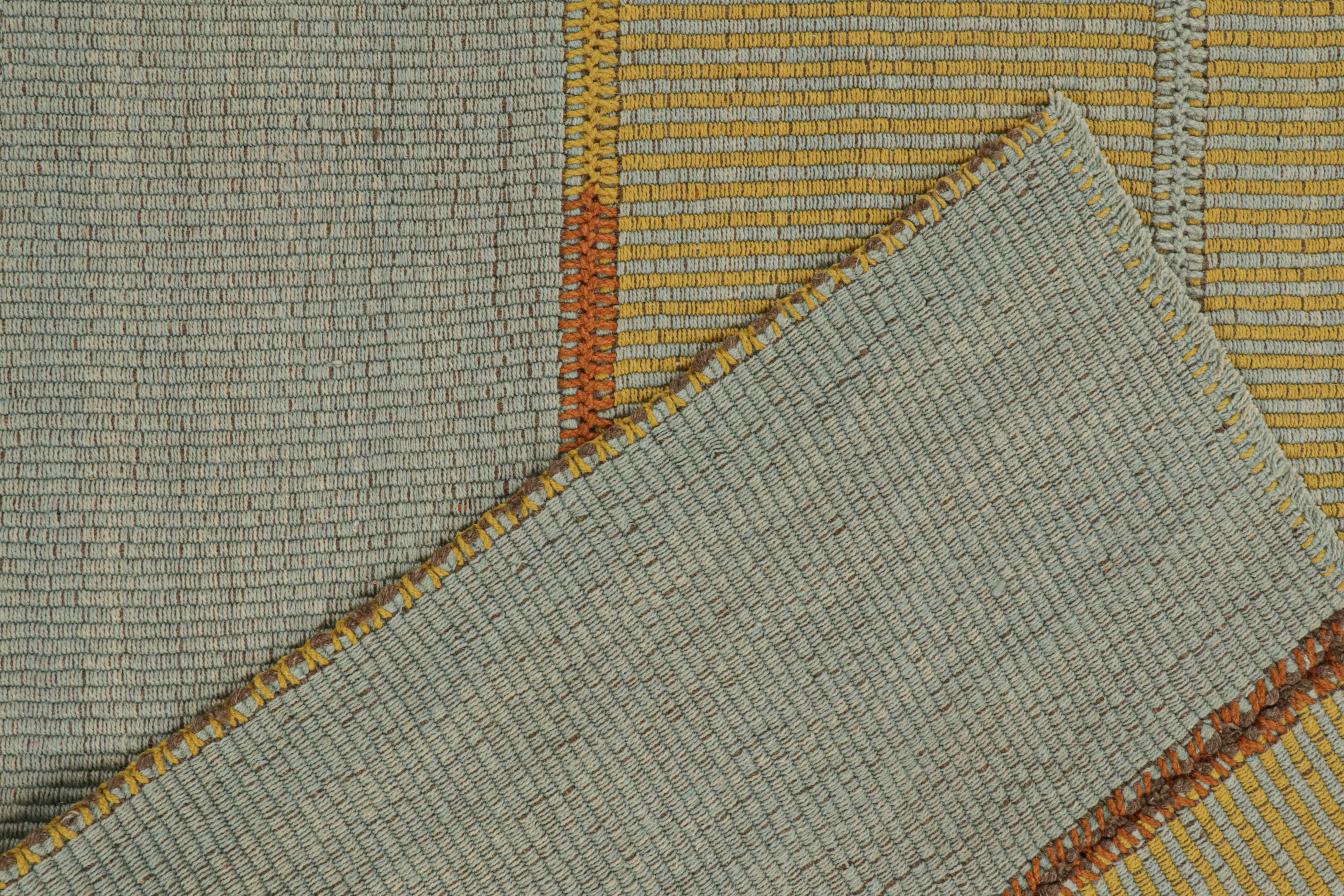 XXIe siècle et contemporain Rug & Kilim's Contemporary Kilim in Gold and Light Blue Stripes (Kilim contemporain à rayures or et bleu clair) en vente