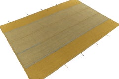 Rug & Kilim: Kilim contemporaneo in oro, giallo con strisce e accenti blu