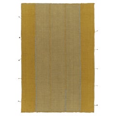 Rug & Kilim's Contemporary Kilim in Gold, Gelb mit blauen Streifen und Akzenten