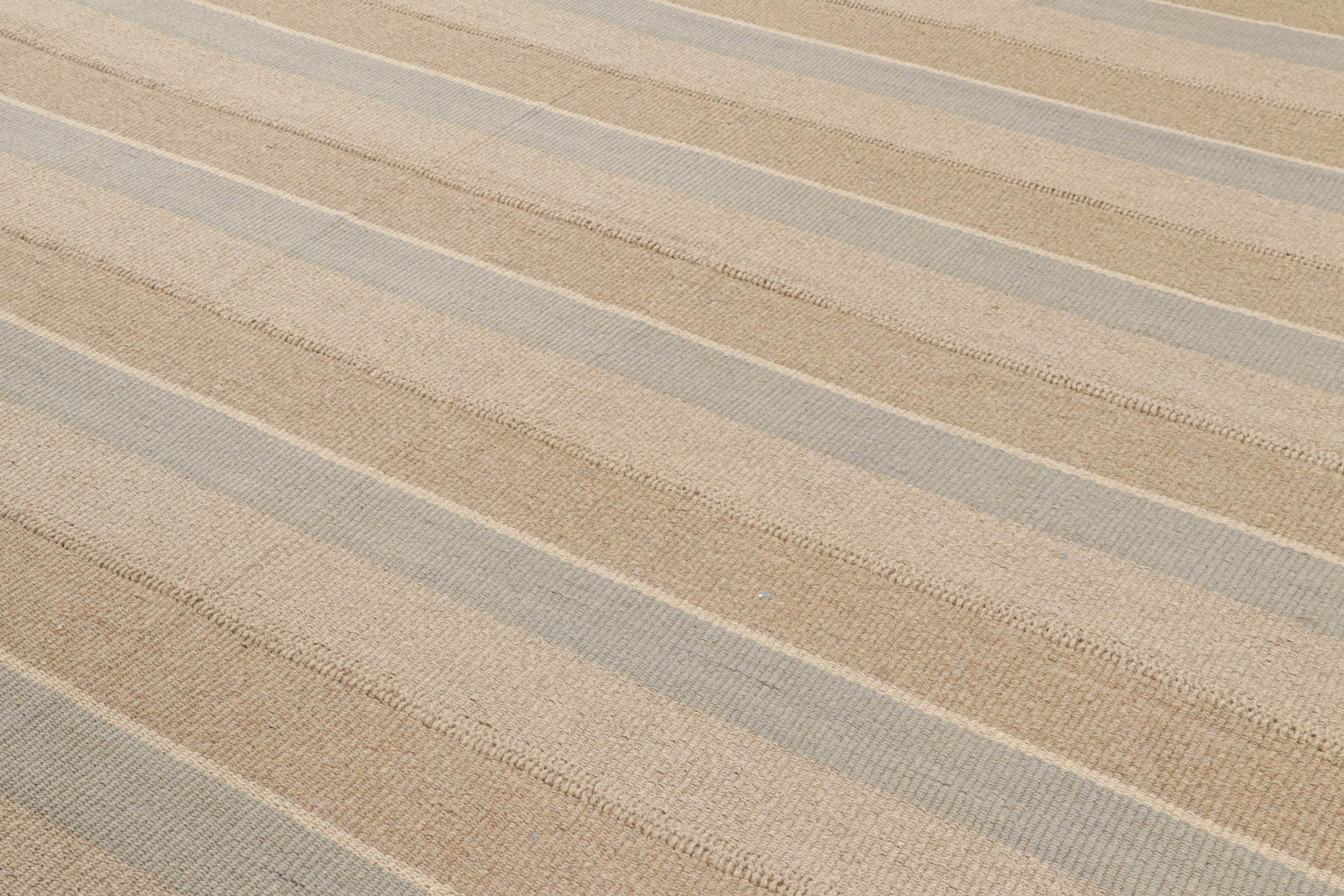 Handgewebte Wolle, ein 10x14-Kilim-Design aus einer originellen neuen zeitgenössischen Flachgewebe-Kollektion von Rug & Kilim.

Über das Design: 

Diese liebevoll Rez Kilims