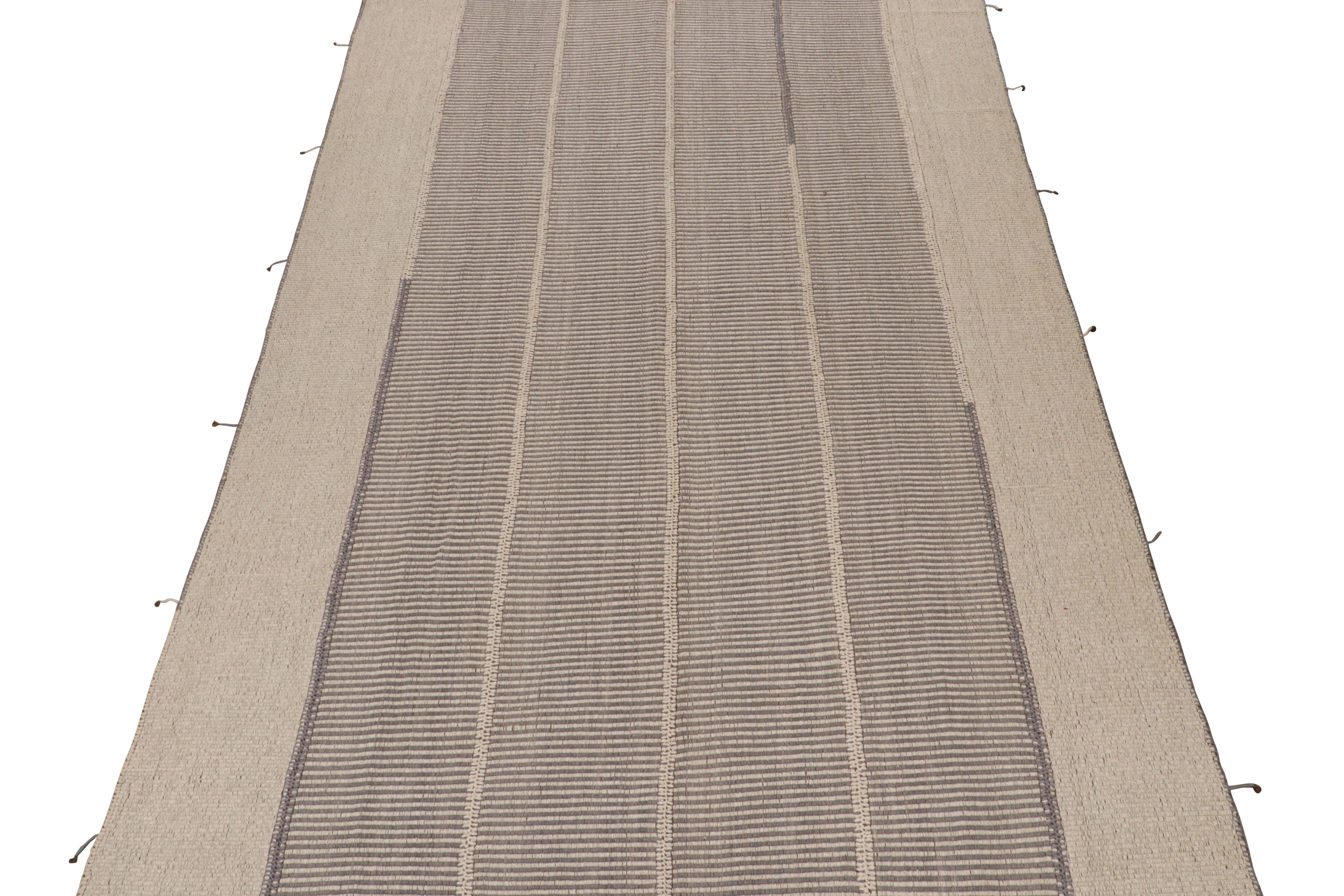 Tessuto a mano Rug & Kilim’s Contemporary Kilim in Gray and Beige with Stripes & Brown Accents in vendita