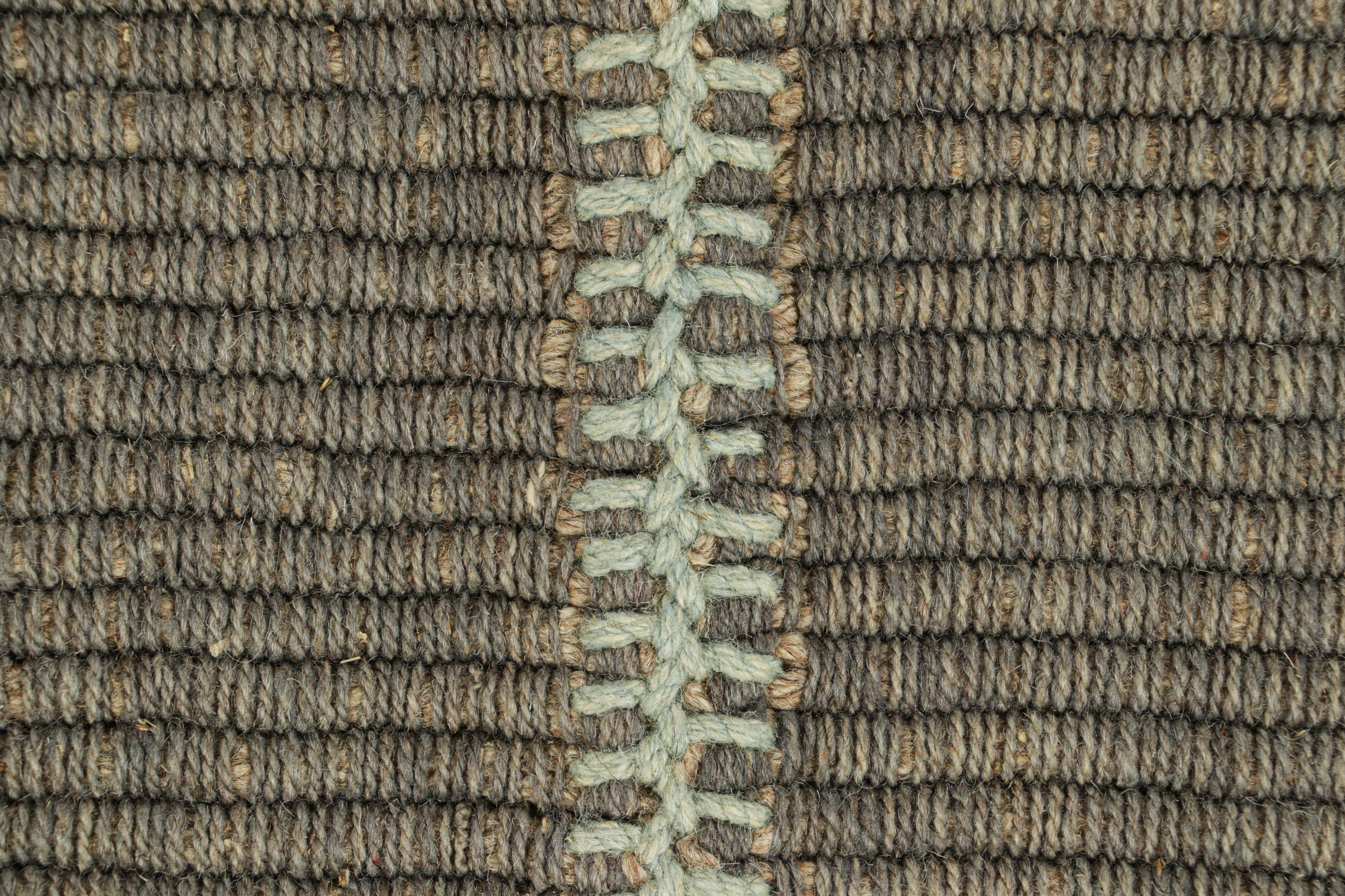 Moderno Rug & Kilim è un kilim contemporaneo a strisce grigio e blu. in vendita