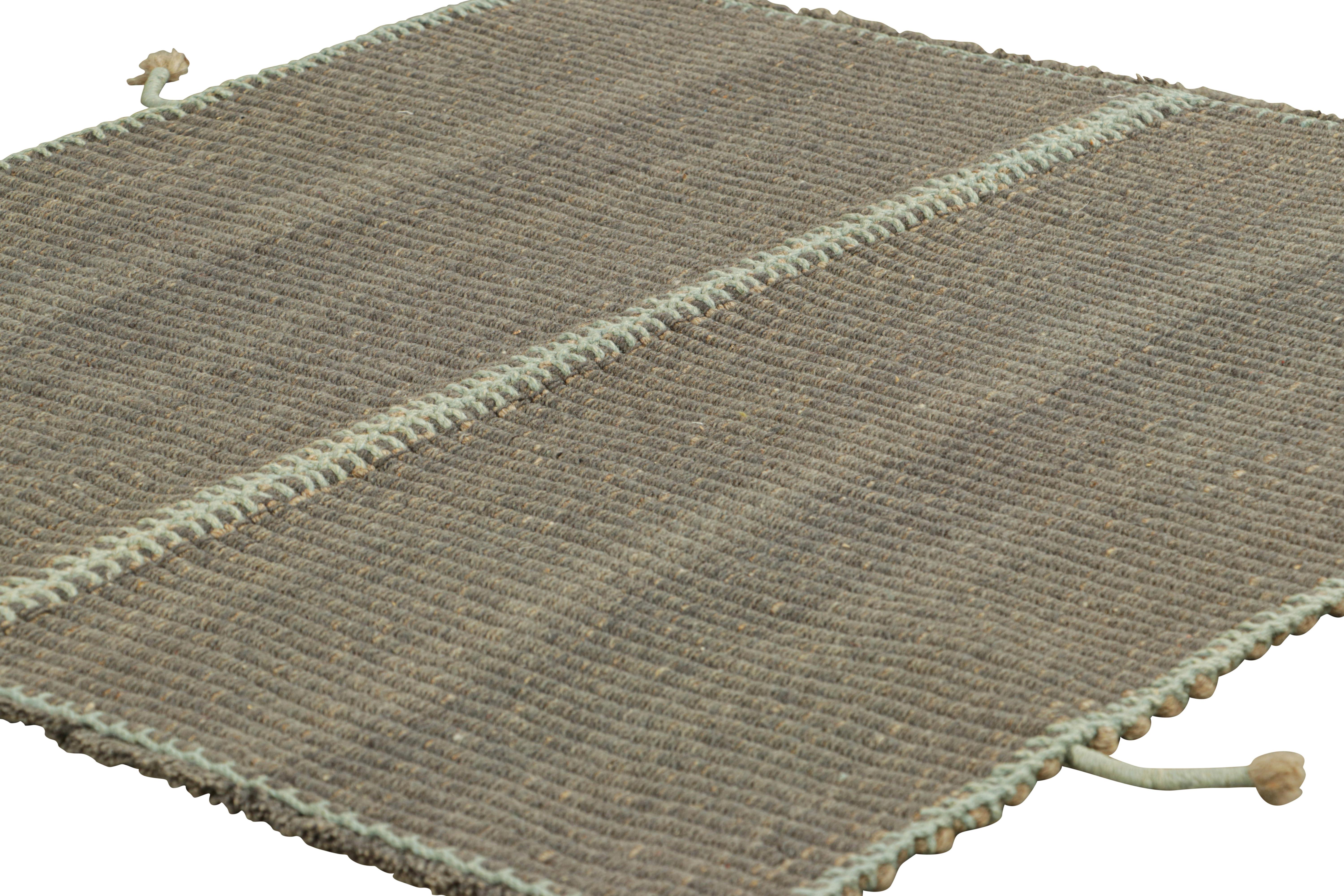 Turco Rug & Kilim è un kilim contemporaneo a strisce grigio e blu. in vendita