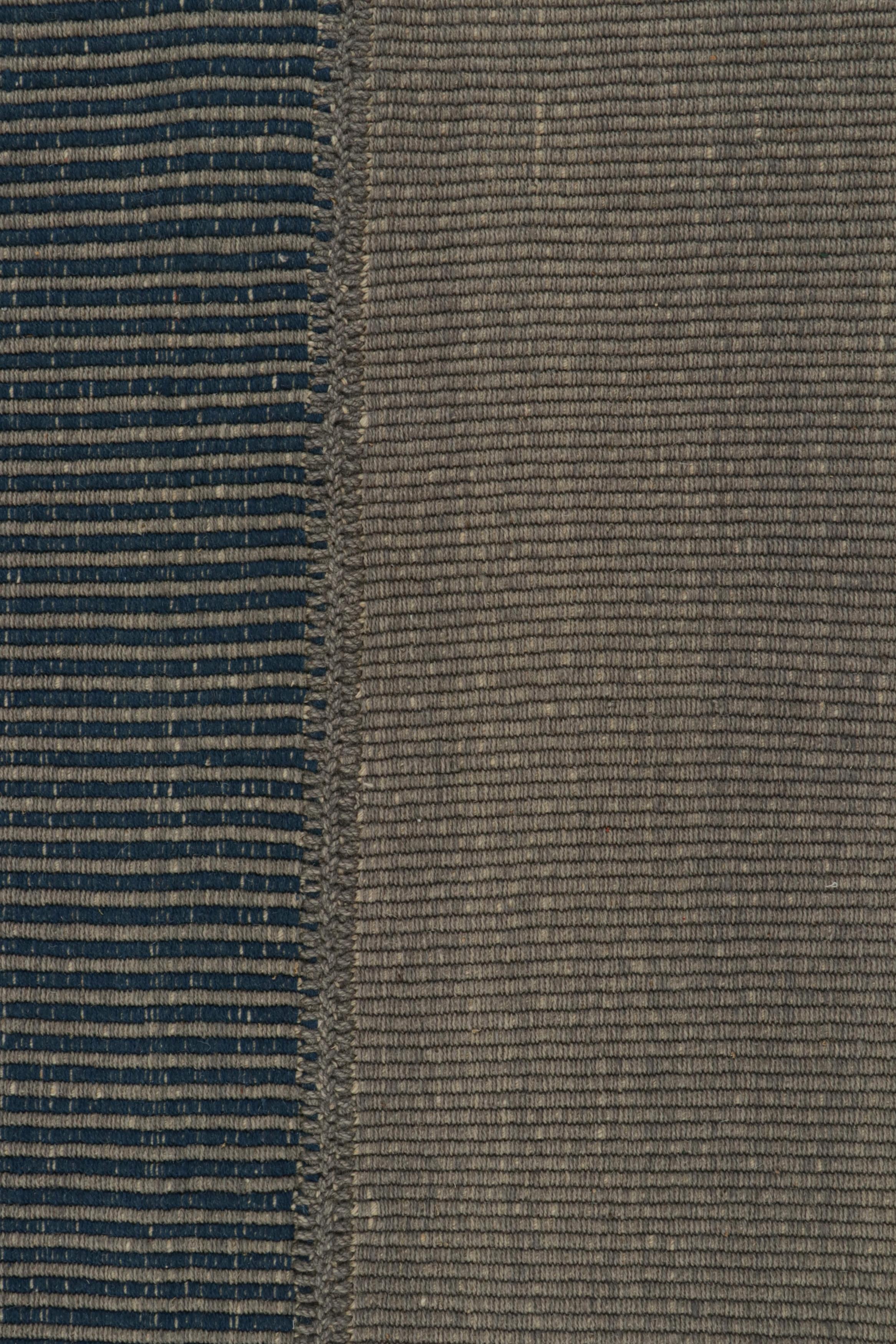 Rug & Kilim è un kilim contemporaneo a strisce grigio e blu. In condizioni Nuovo in vendita a Long Island City, NY