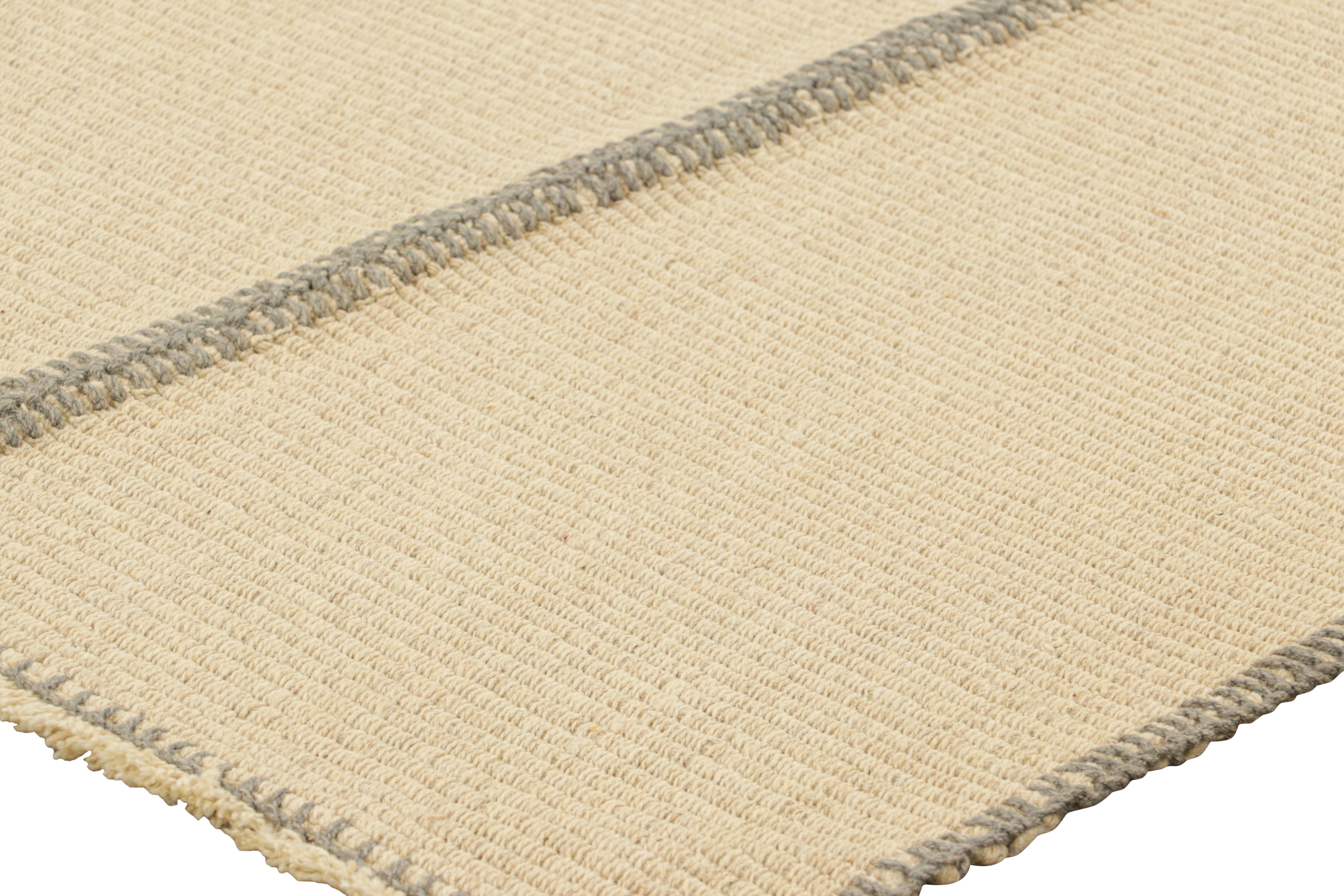 Rug & Kilim's Contemporary Kilim in Gray and Cream White Textural Stripes (Kilim contemporain à rayures texturales grises et blanches) Neuf - En vente à Long Island City, NY