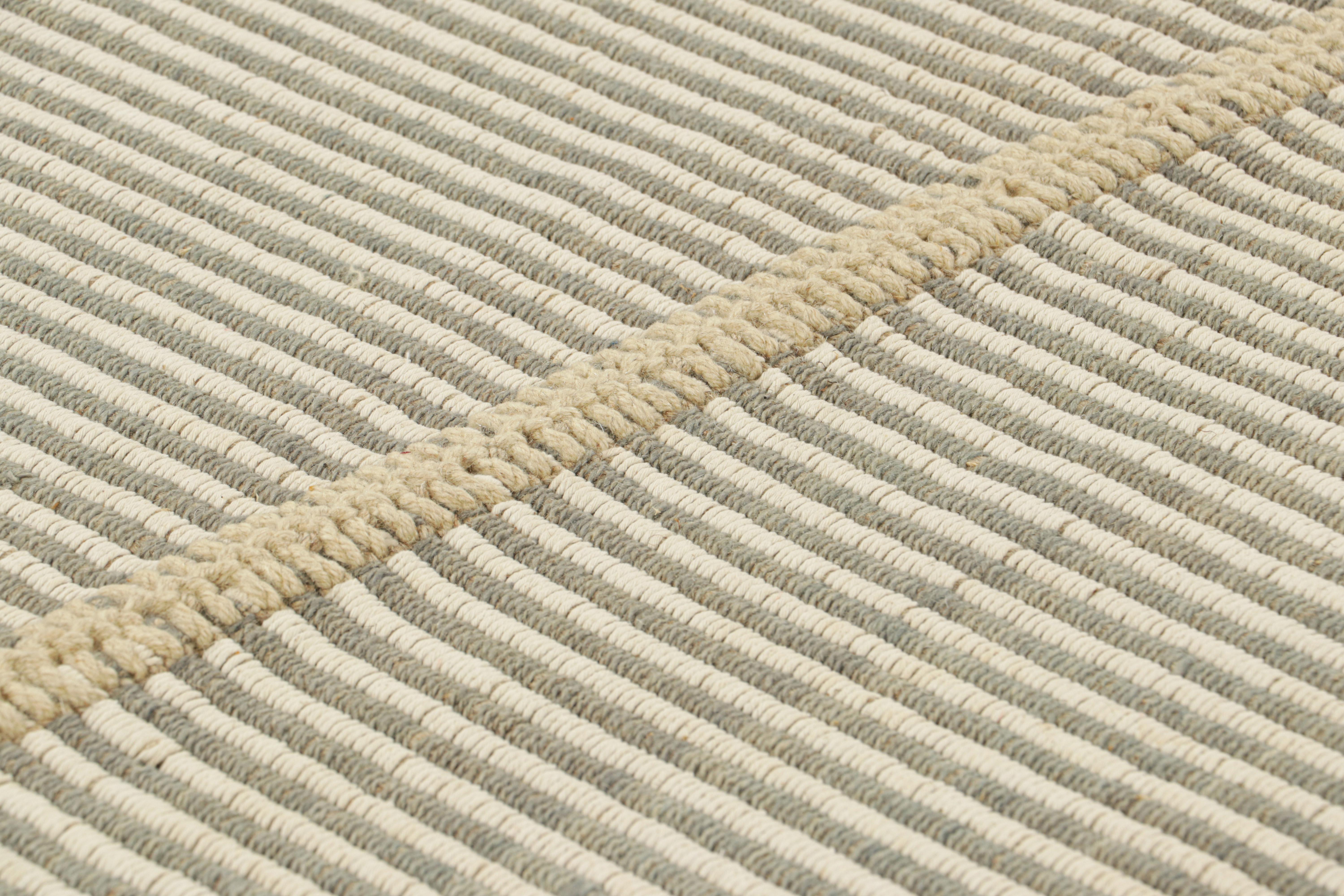 Tessuto a mano in lana, questo Kilim 3x4 fa parte di una nuova ed entusiasmante collezione a tessitura piatta personalizzabile di Rug & Kilim.

Sul design:

