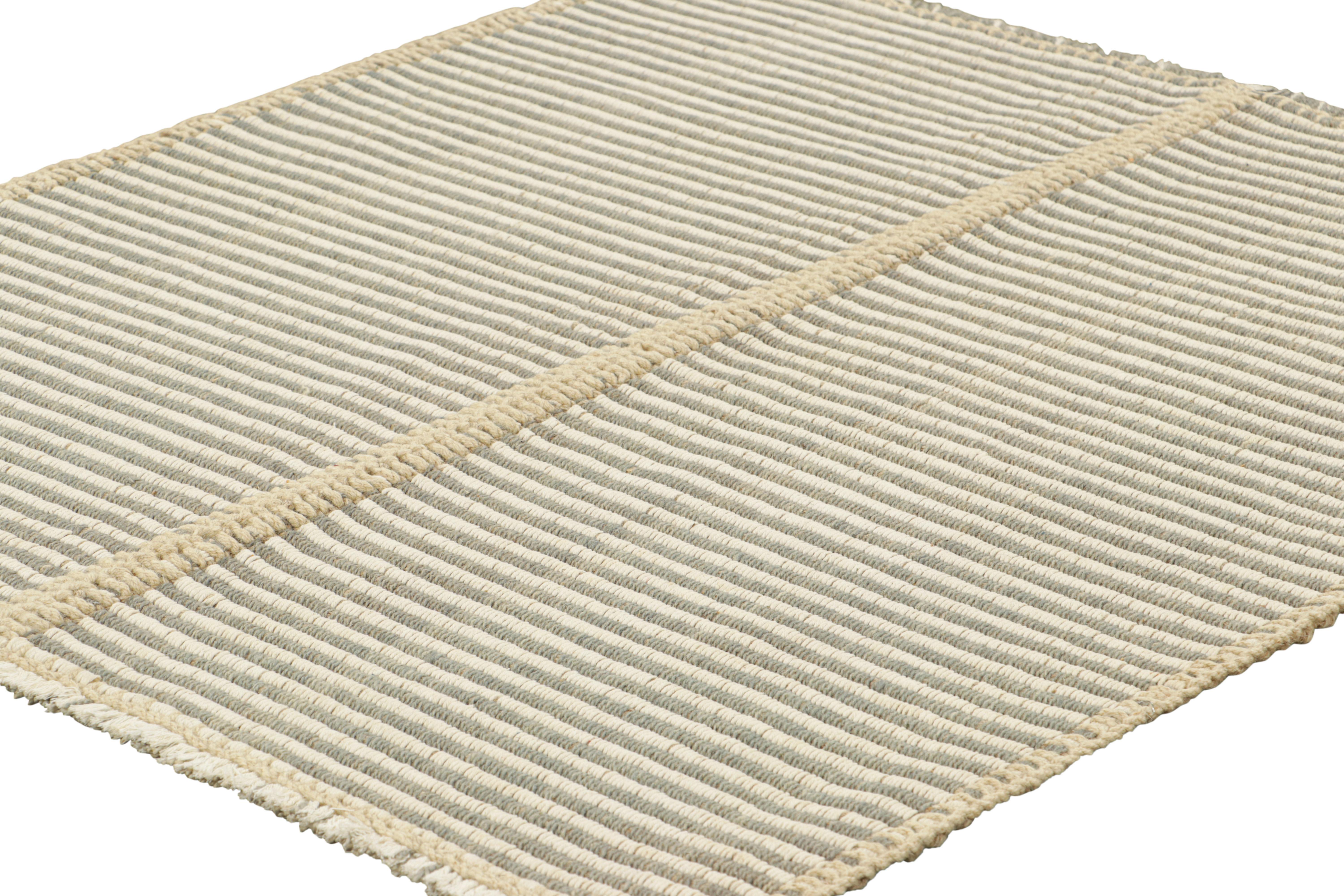 Afghano Rug & Kilim - Kilim contemporaneo in grigio e bianco avorio a strisce testurizzate in vendita