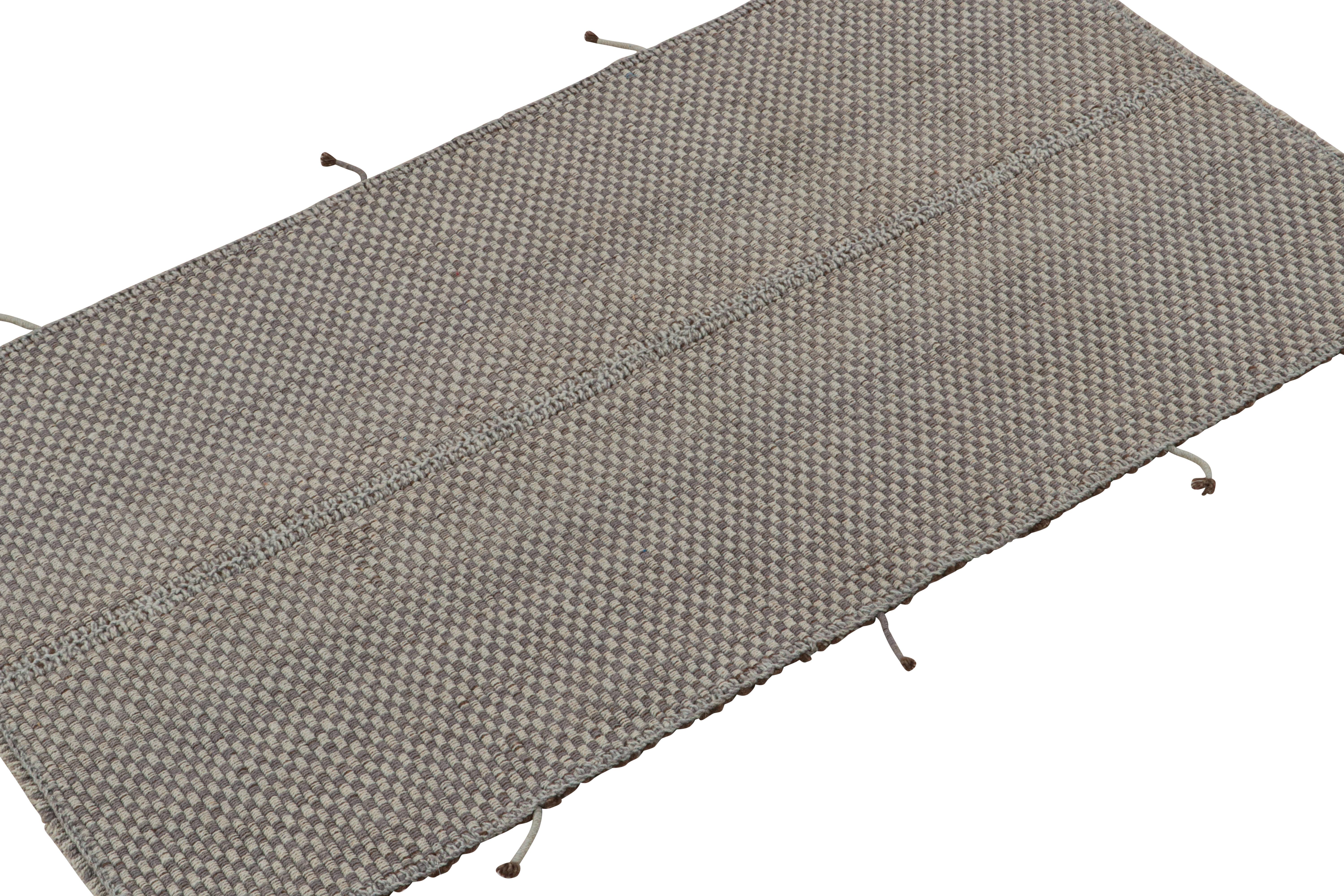 Perse Rug & Kilim's Contemporary Kilim in Gray with Blue and Brown Accents (Kilim contemporain en gris avec des accents bleus et bruns) en vente