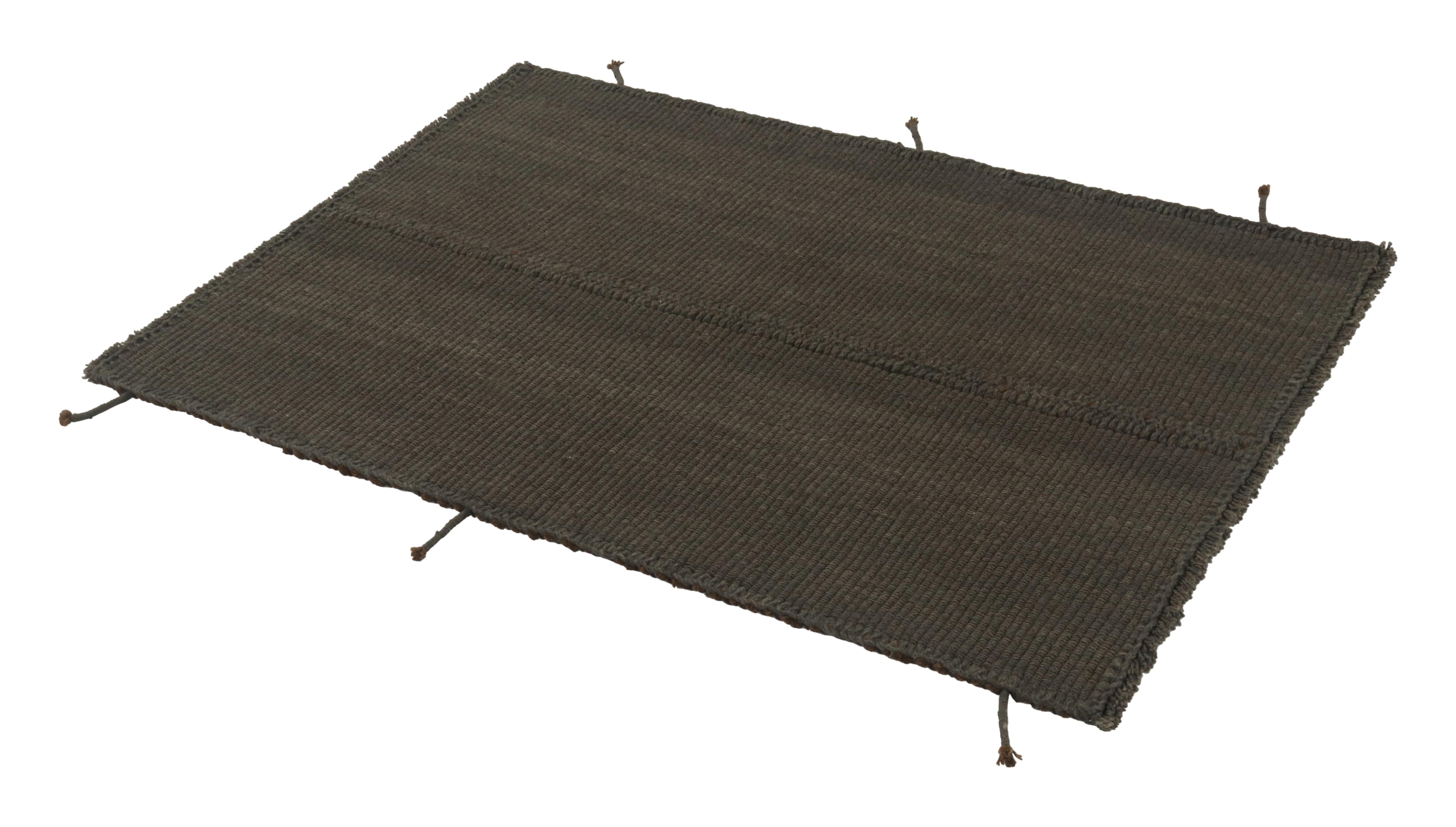 Handgewebter Woll-Kilim im Geschenkformat 3x4 aus einer innovativen neuen zeitgenössischen Flachgewebe-Kollektion von Rug & Kilim.
Über das Design:
Der Rez Kilim