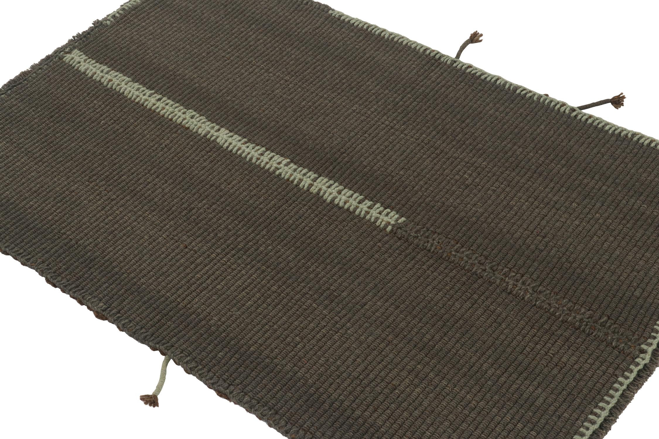Kilim contemporáneo de Rug & Kilim en gris con detalles en marrón y azul claro Moderno en venta
