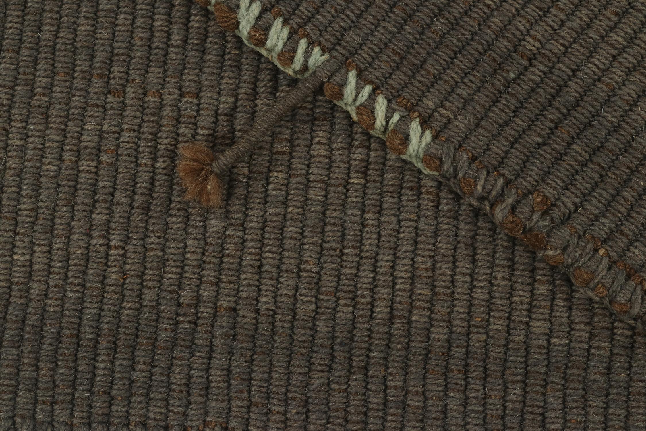 Kilim contemporáneo de Rug & Kilim en gris con detalles en marrón y azul claro Anudado a mano en venta