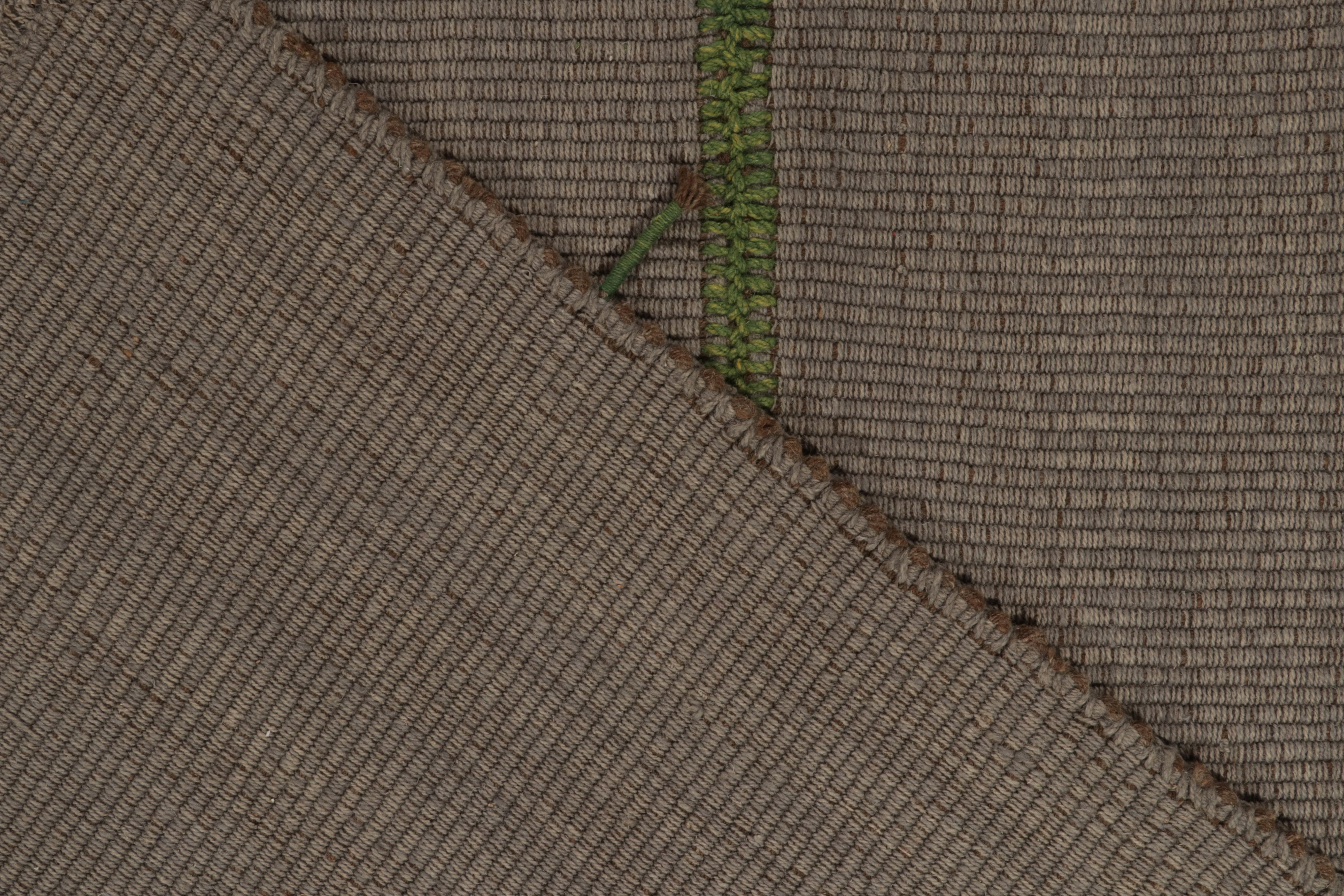 Rug & Kilims Contemporary Kilim in Grau mit grünen und braun-beigen Akzenten (21. Jahrhundert und zeitgenössisch) im Angebot