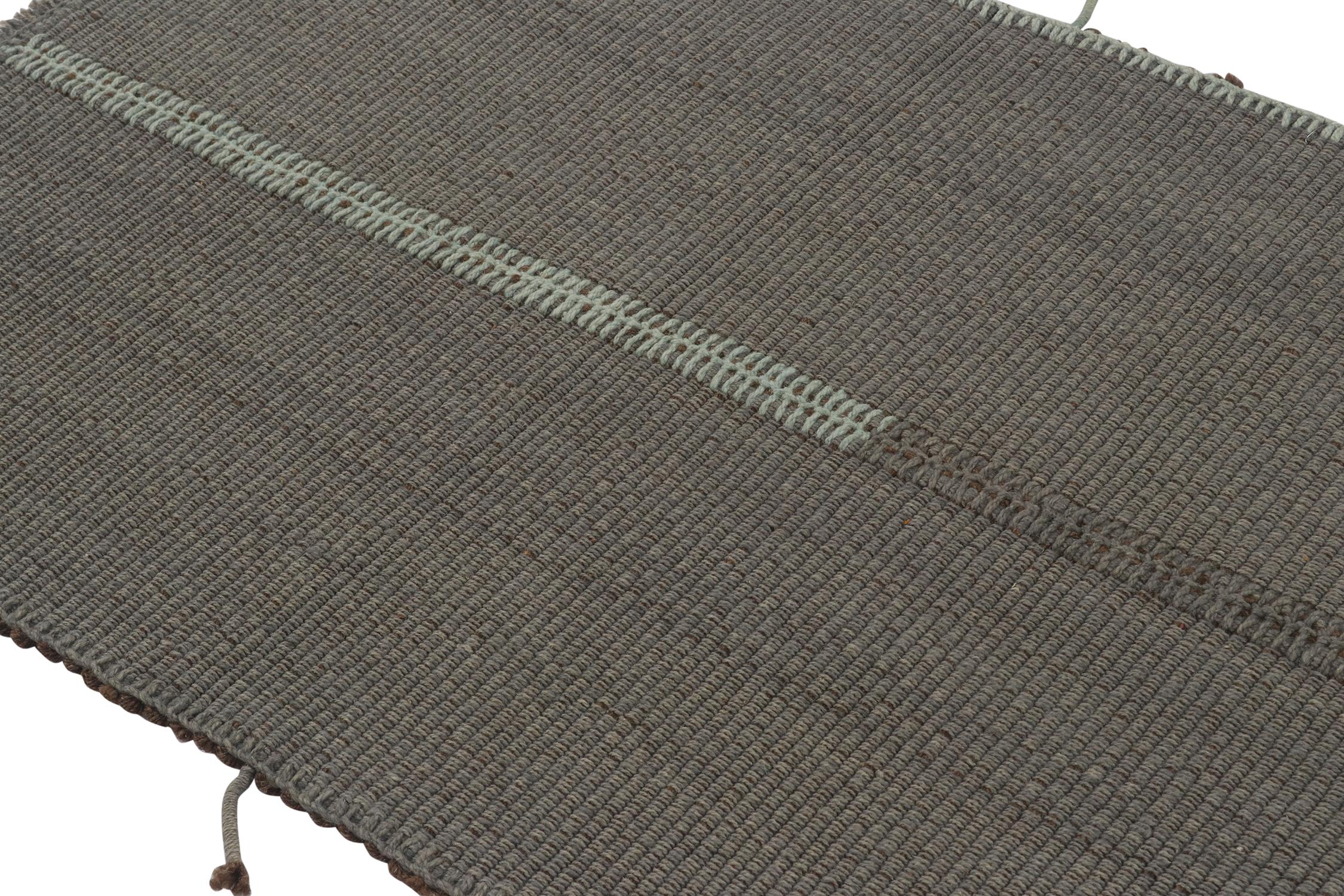 Moderne Tapis & Kilims Kilim contemporain gris avec accents bleu clair et marron en vente