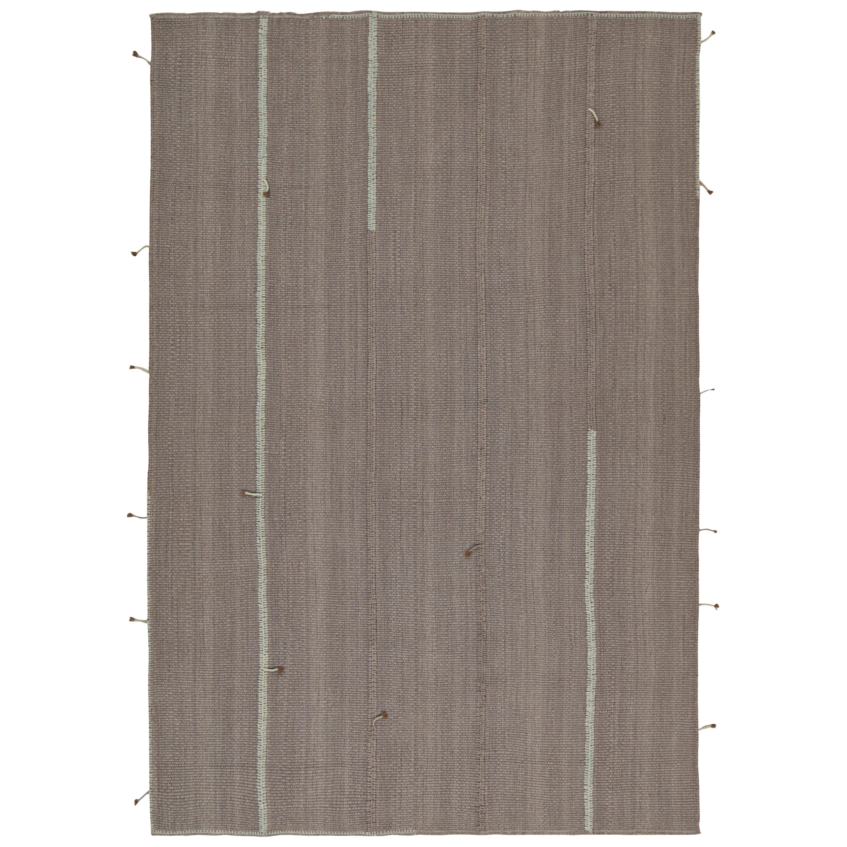 Zeitgenössischer Kilim von Rug & Kilim in Grau mit himmelblauen Streifen und braunen Akzenten
